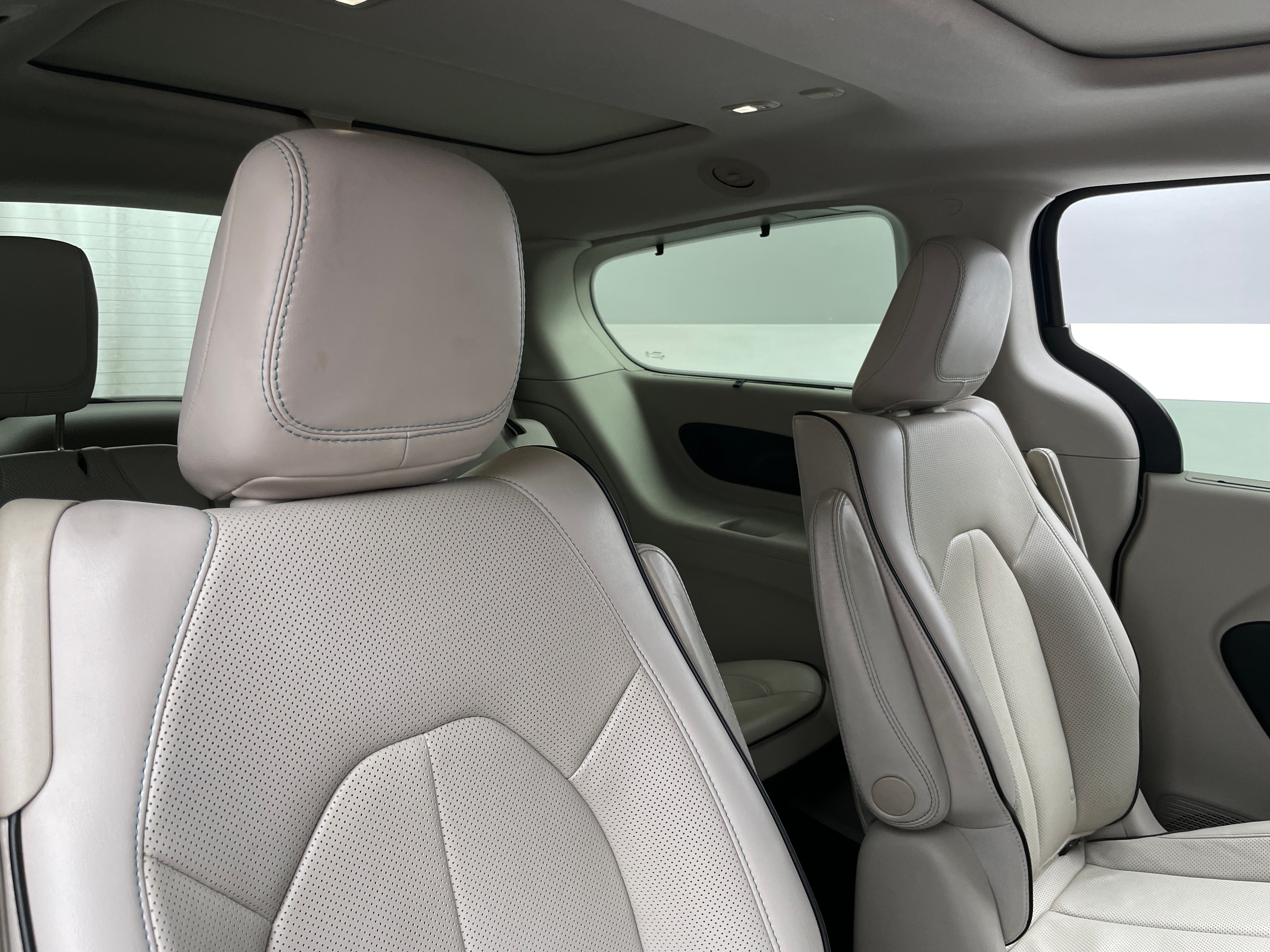 2017 Chrysler Pacifica Hybrid Platinum 5