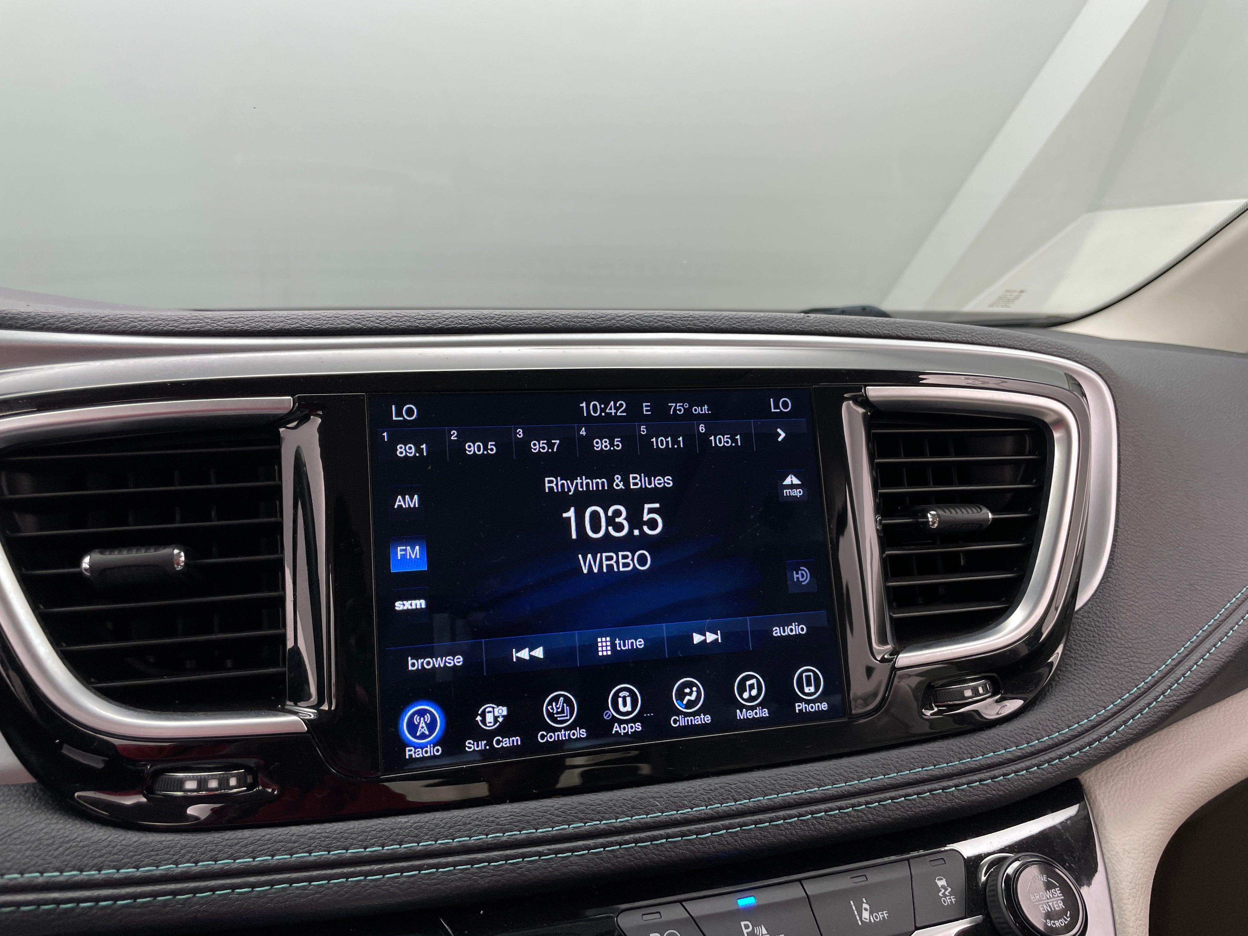 2017 Chrysler Pacifica Hybrid Platinum 3