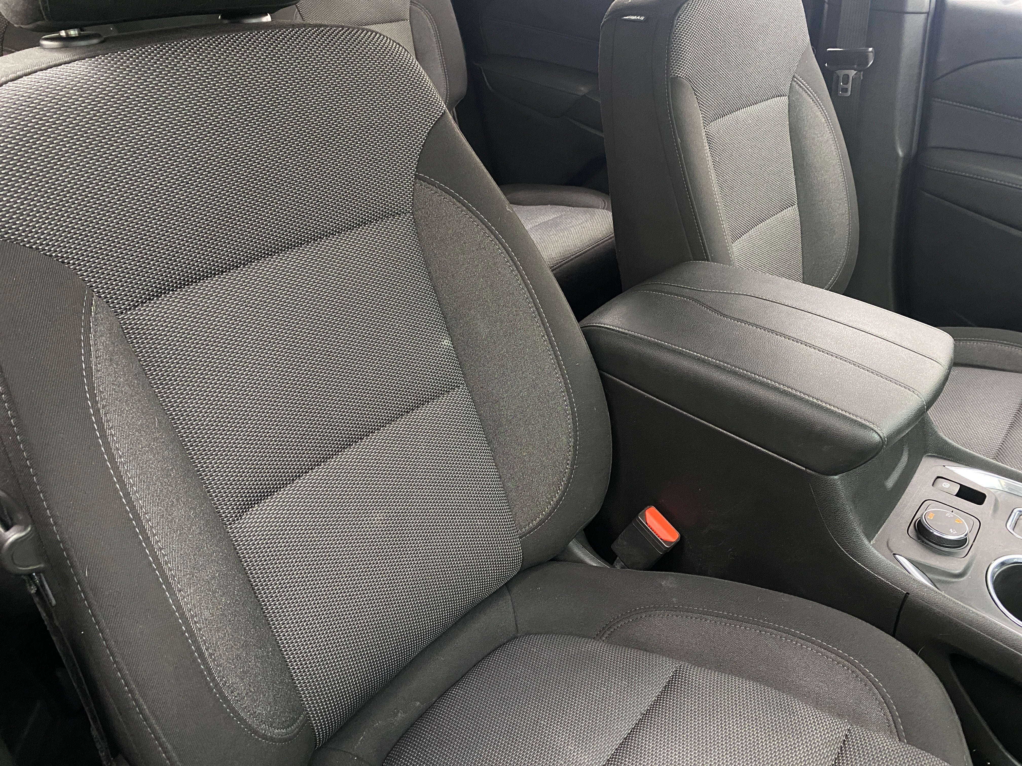 2022 Chevrolet Traverse LT 2