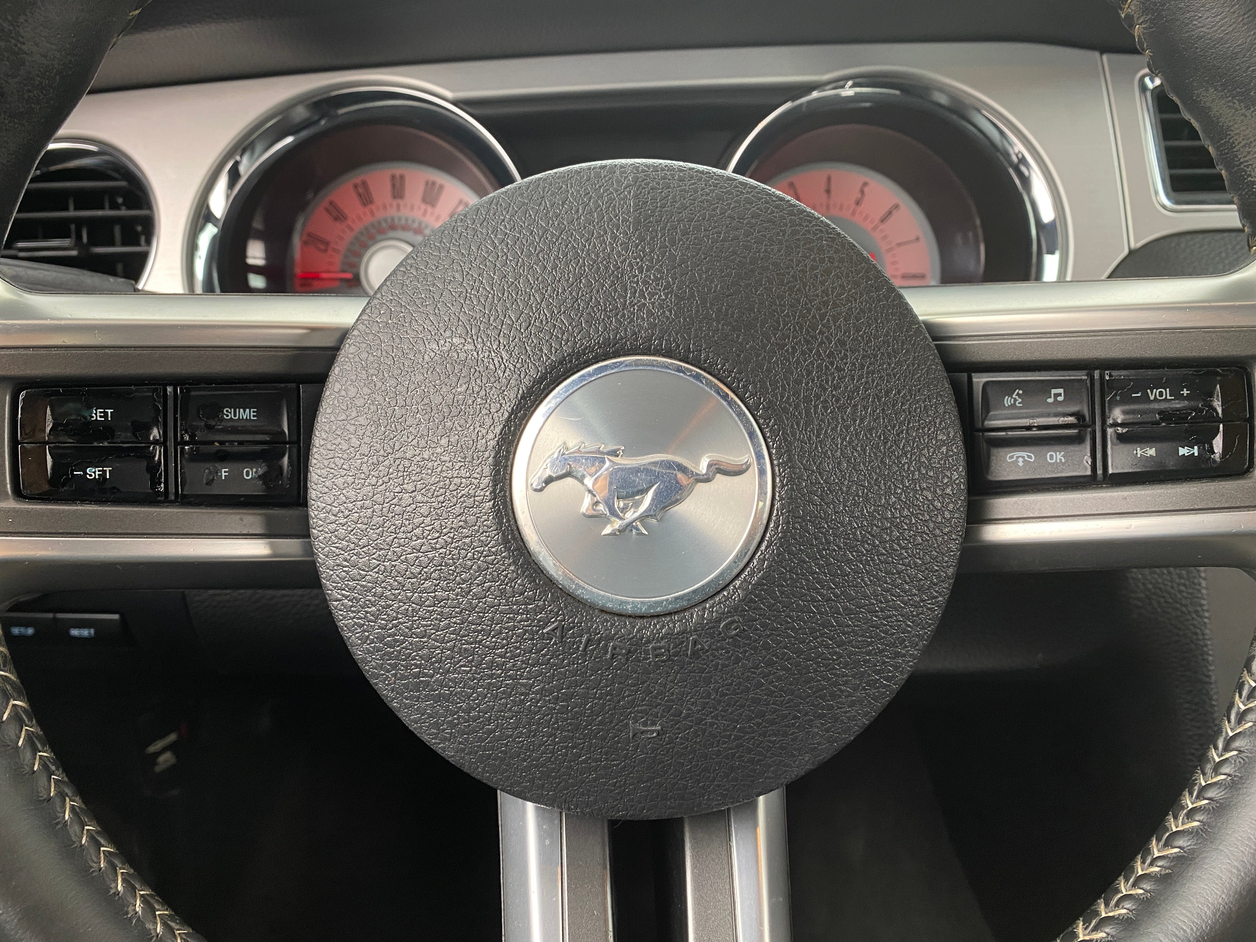 2012 Ford Mustang Premium 4