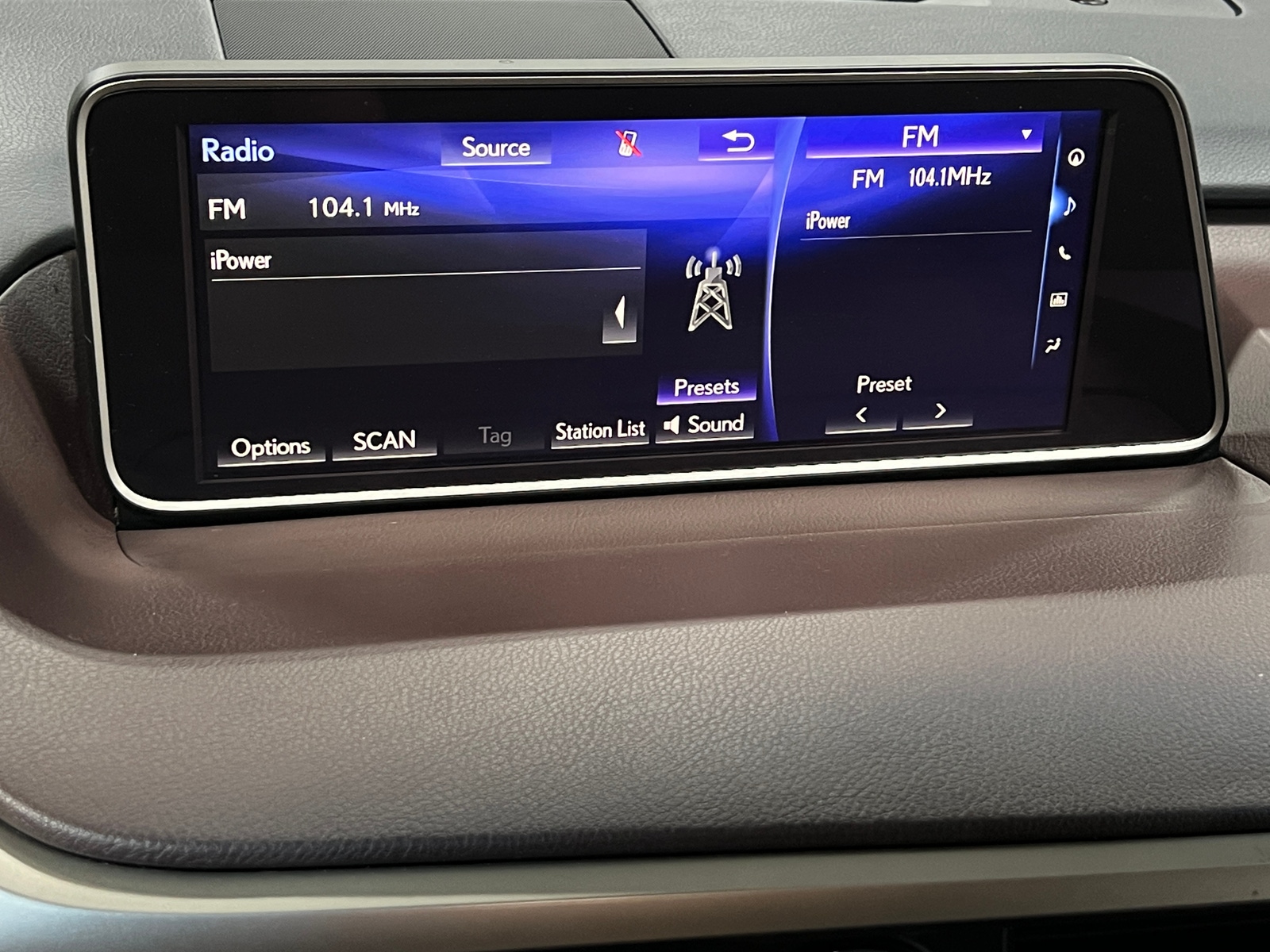 Thumbnail: 2017 Lexus RX - 4