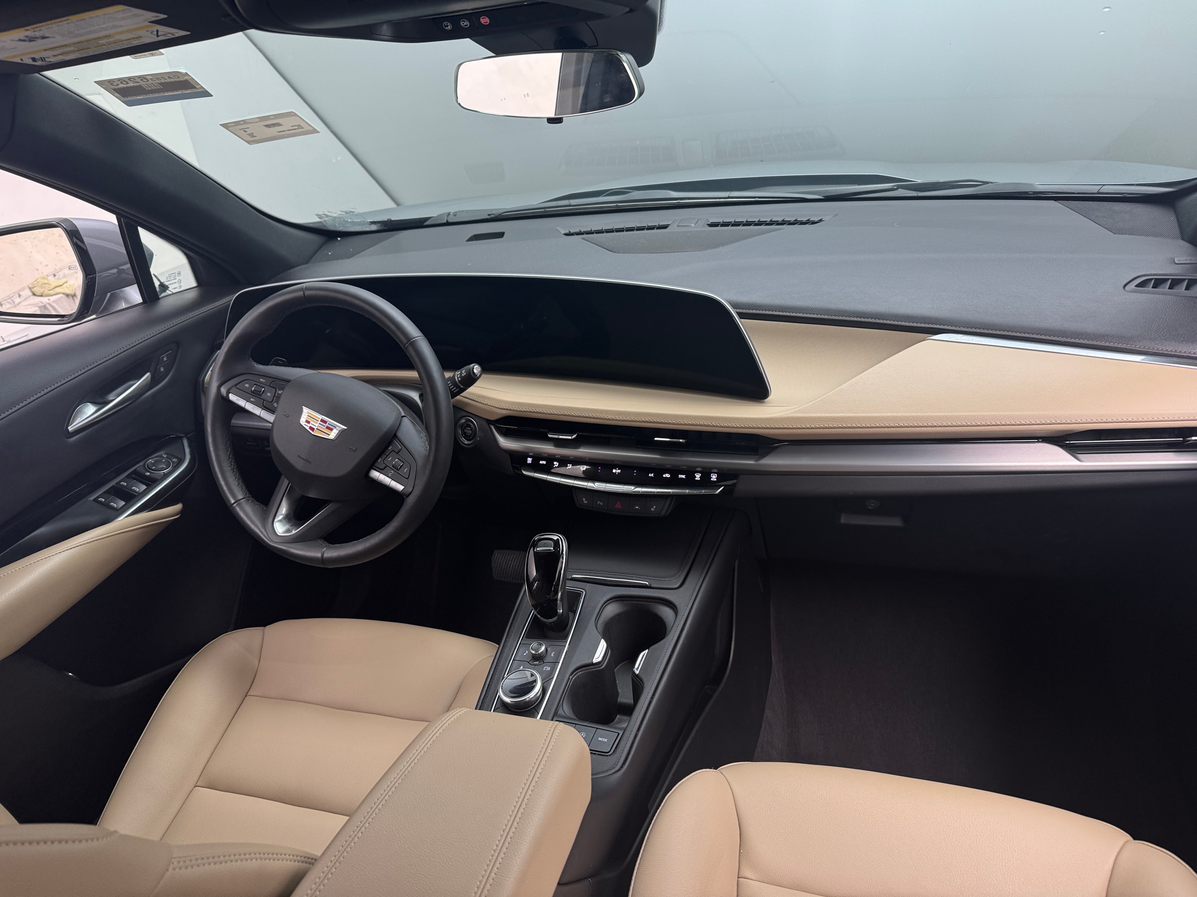 2024 Cadillac XT4 Luxury 2