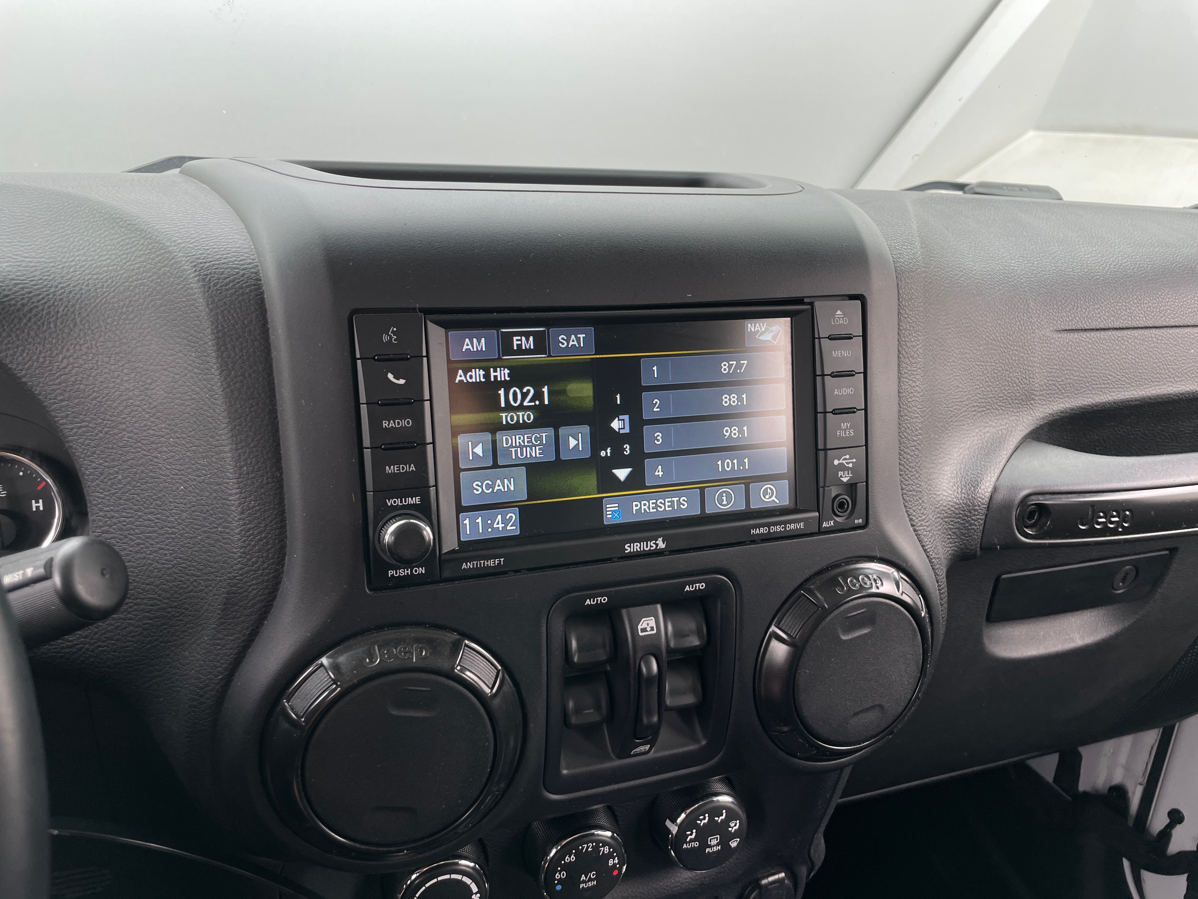 2017 Jeep Wrangler Unlimited Mountain 3
