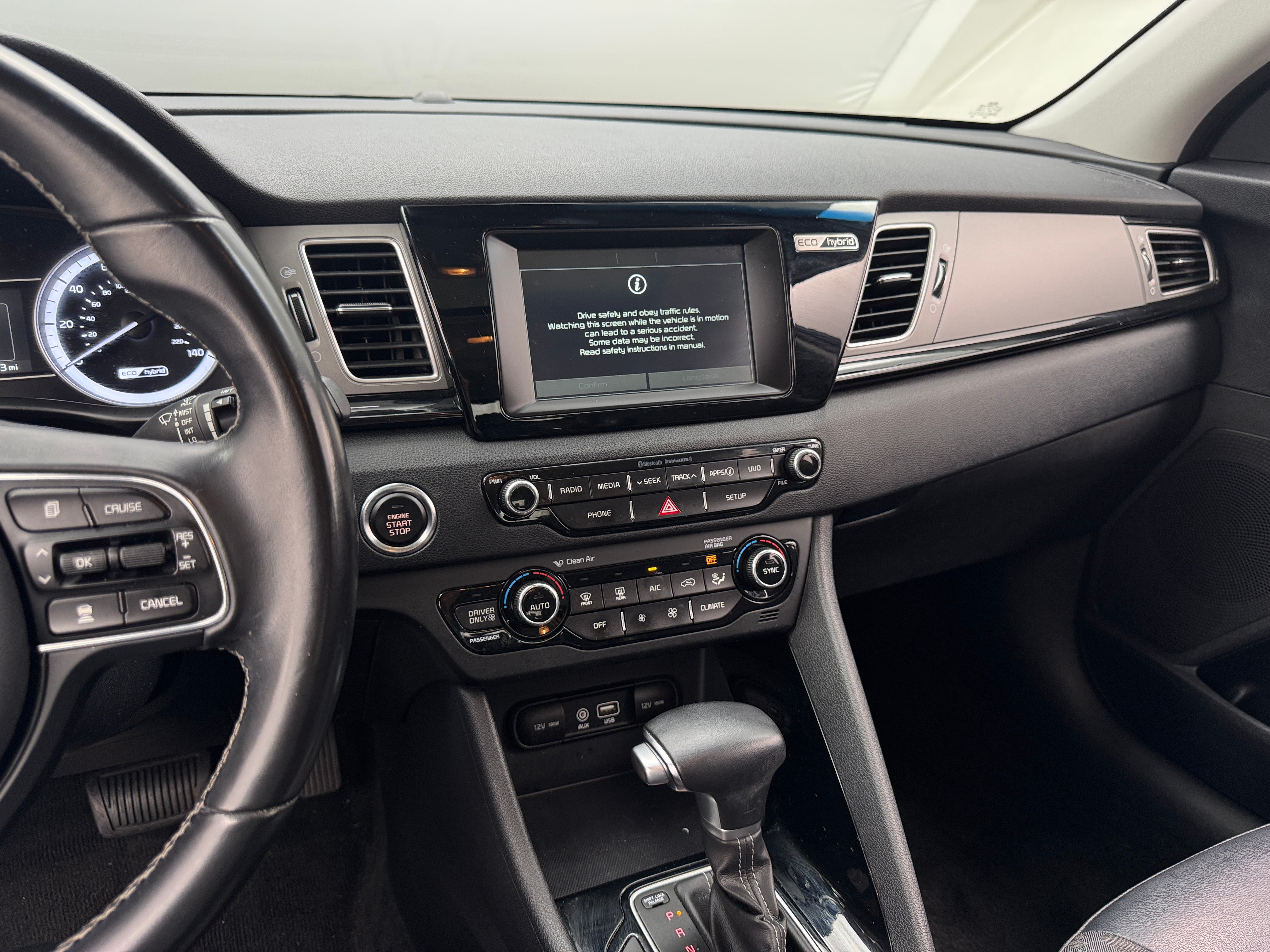 2017 Kia Niro EX 4