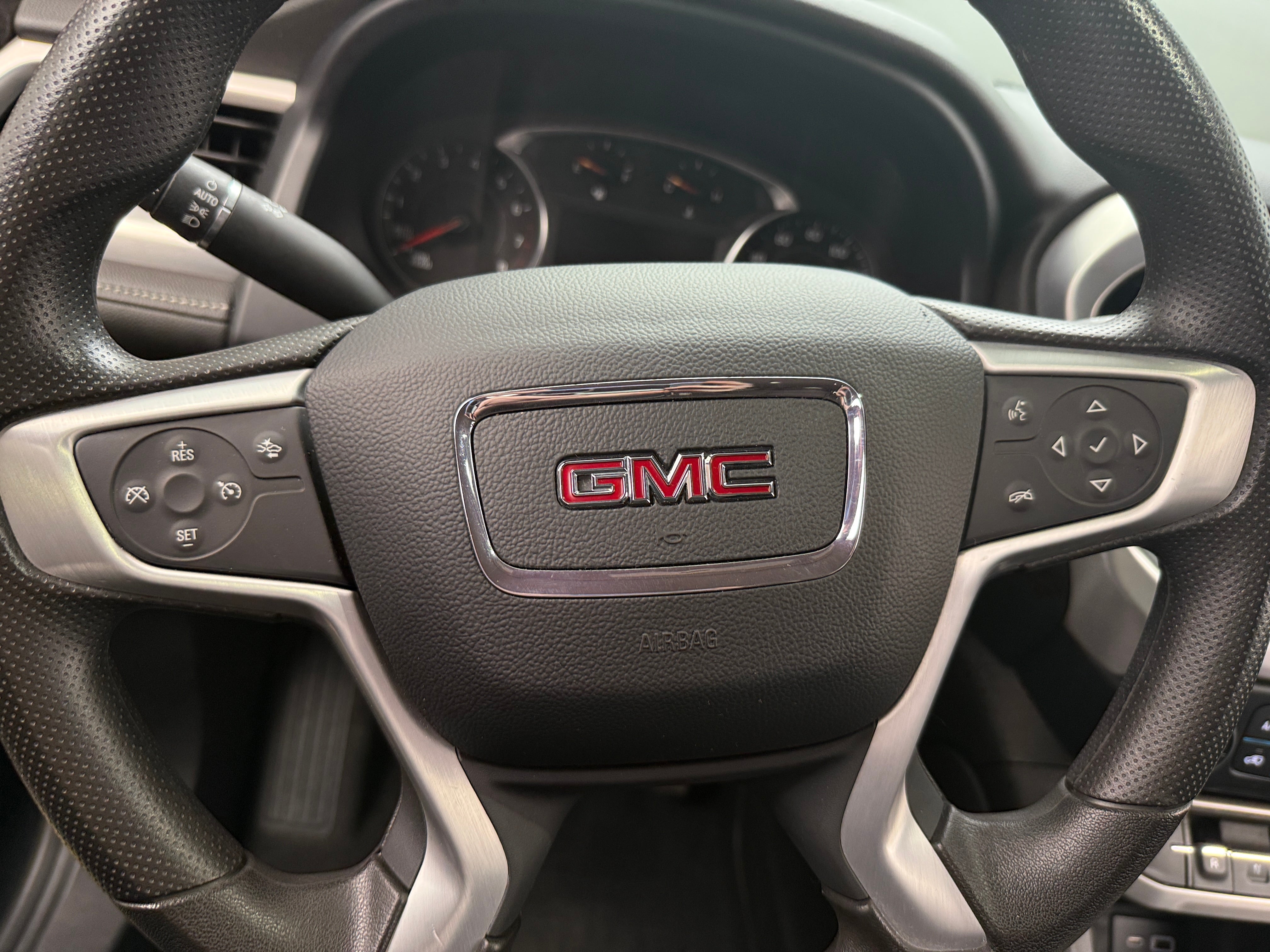 2023 GMC Acadia SLE 5