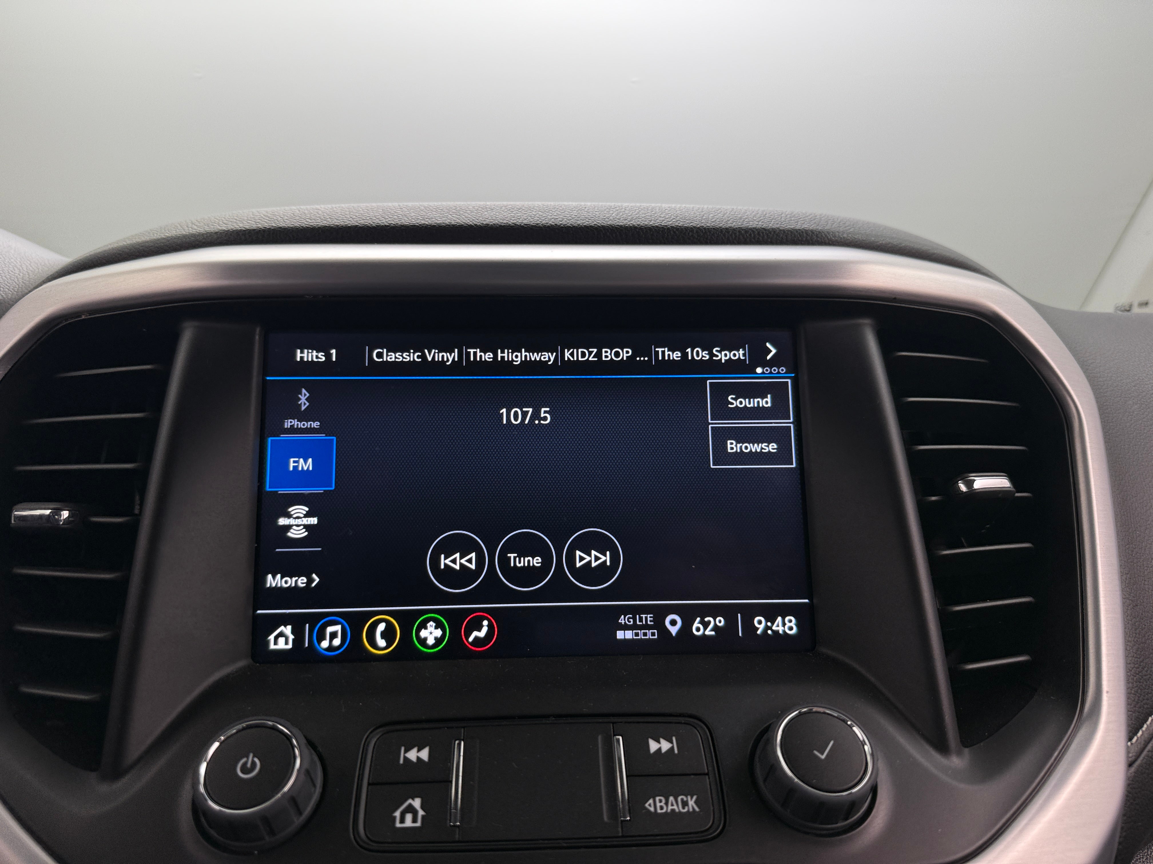 2023 GMC Acadia SLE 4