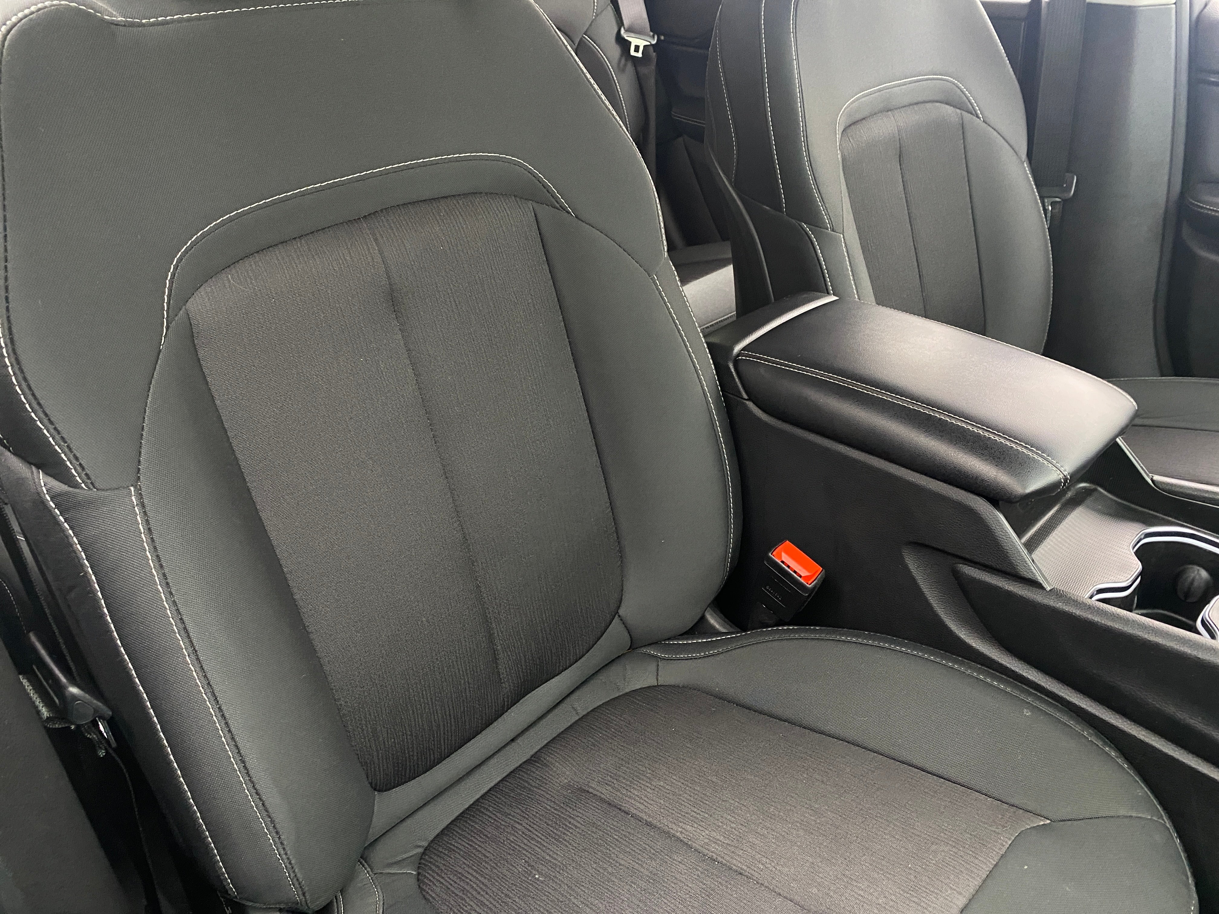 2023 Jeep Grand Cherokee Laredo 2