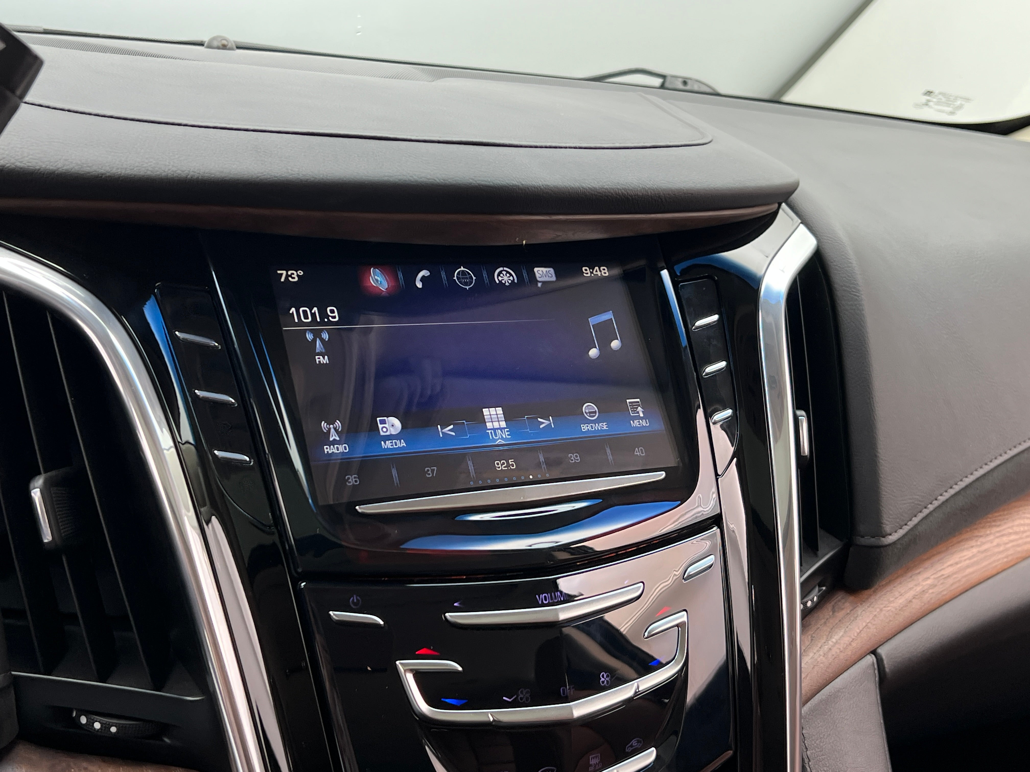 Thumbnail: 2016 Cadillac Escalade - 3