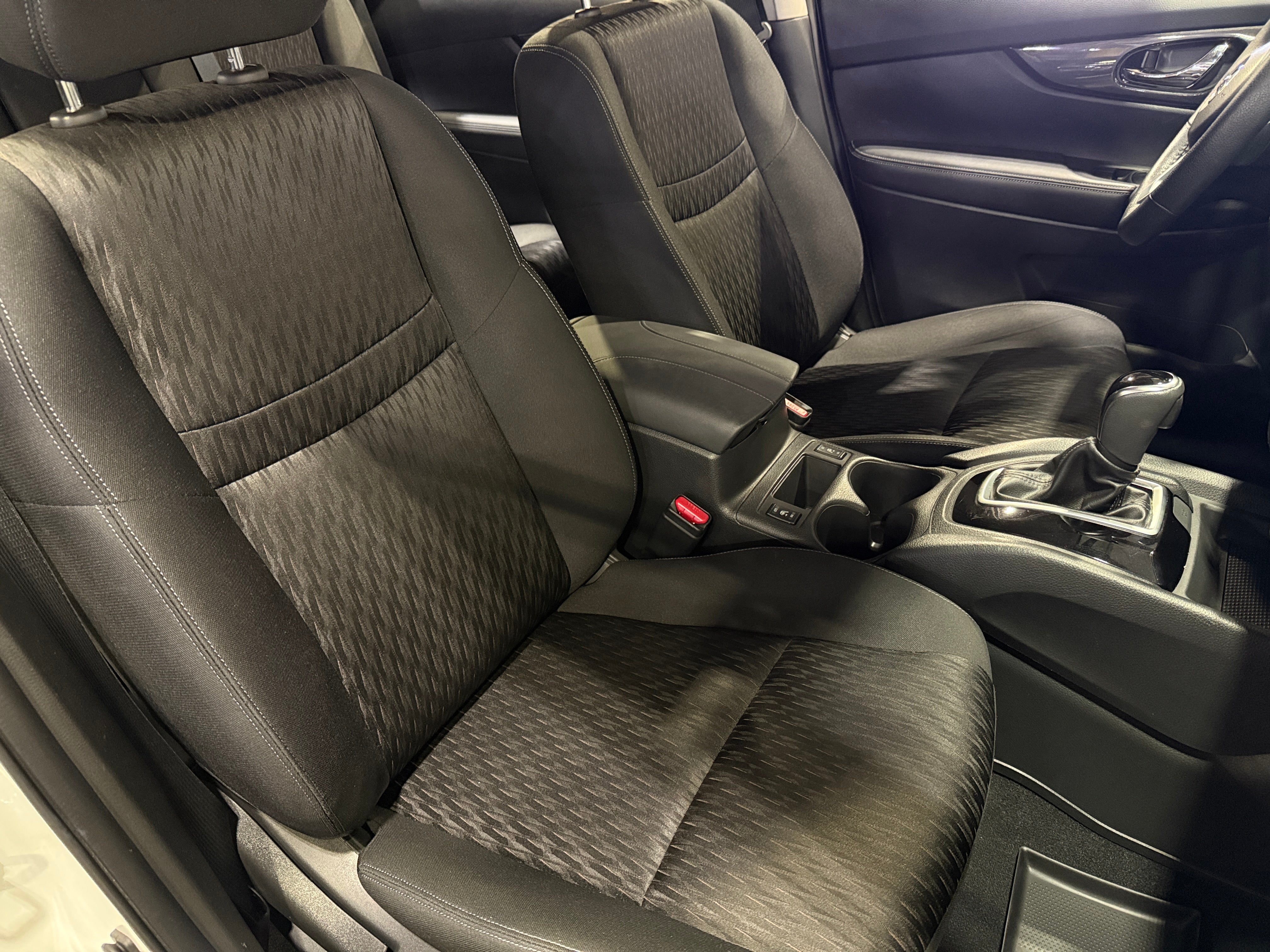 2020 Nissan Rogue SV 2
