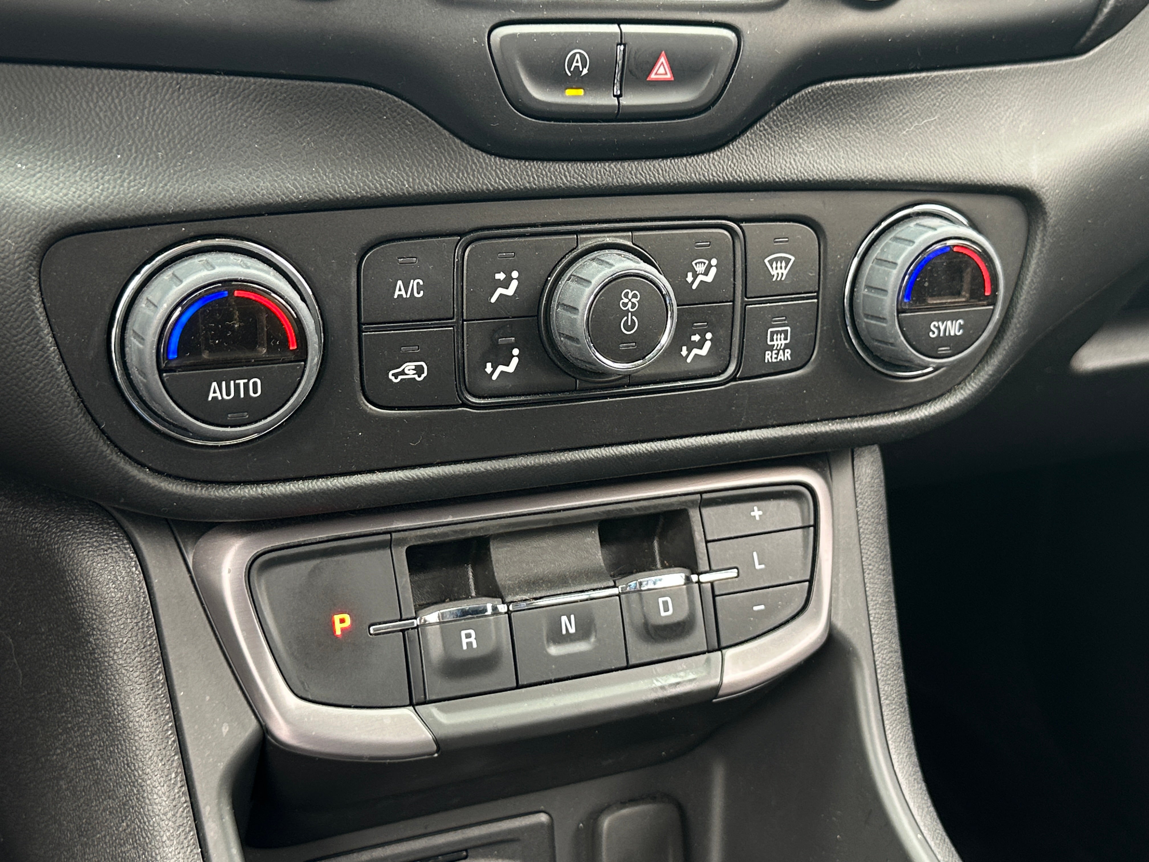 2023 GMC Terrain AT4 3