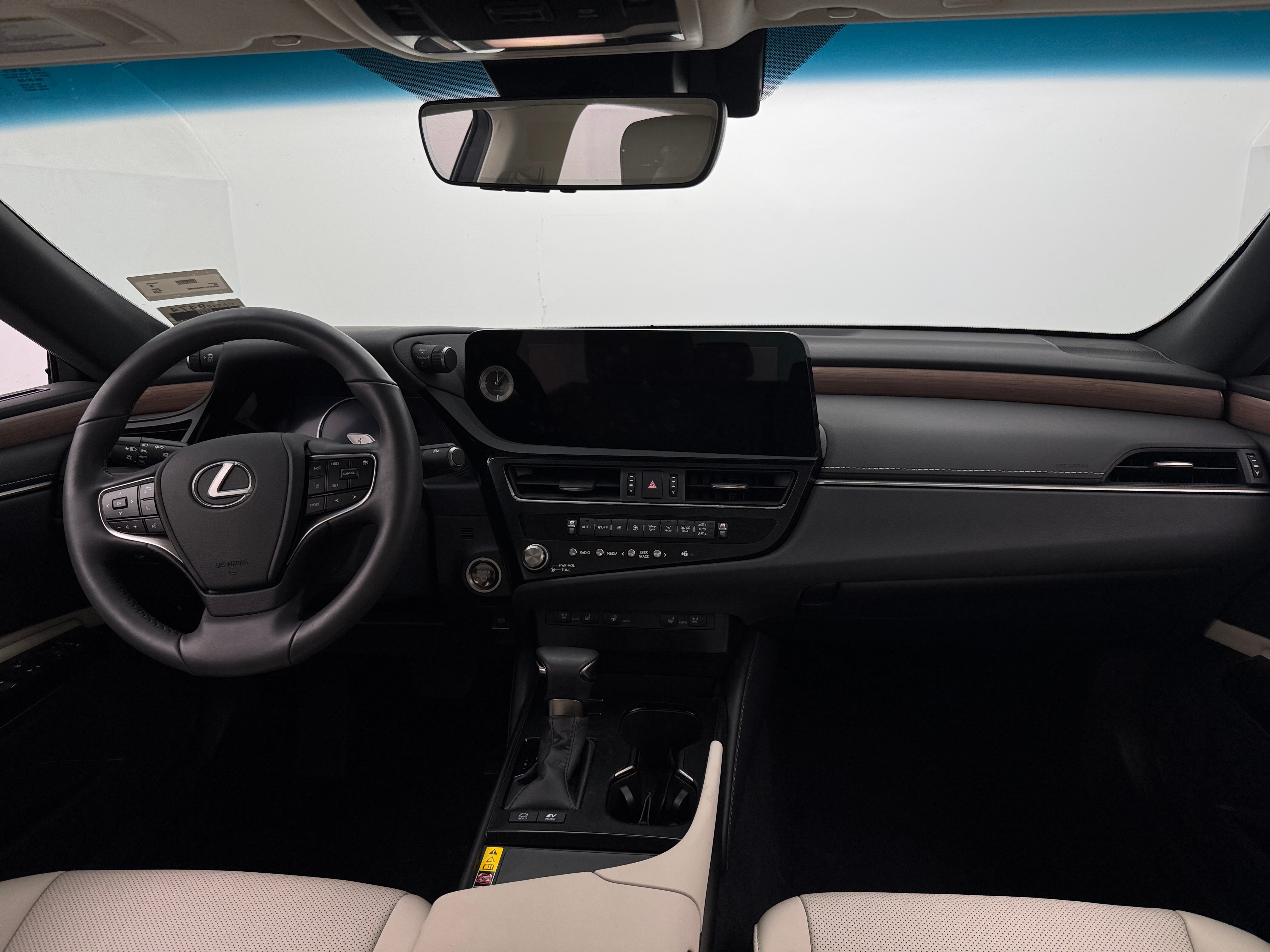2024 Lexus ES Hybrid 300h 2
