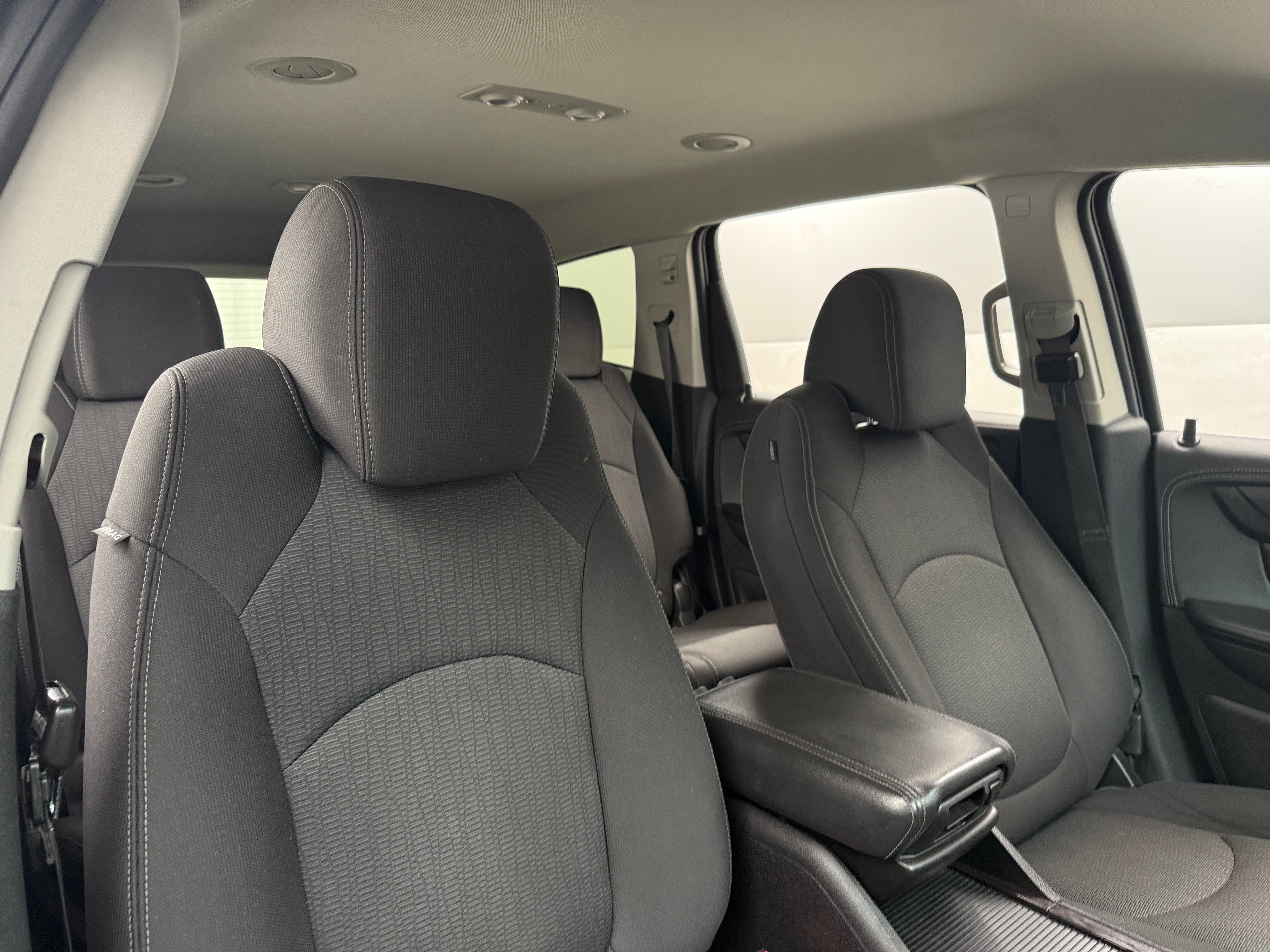 2017 Chevrolet Traverse LT 2