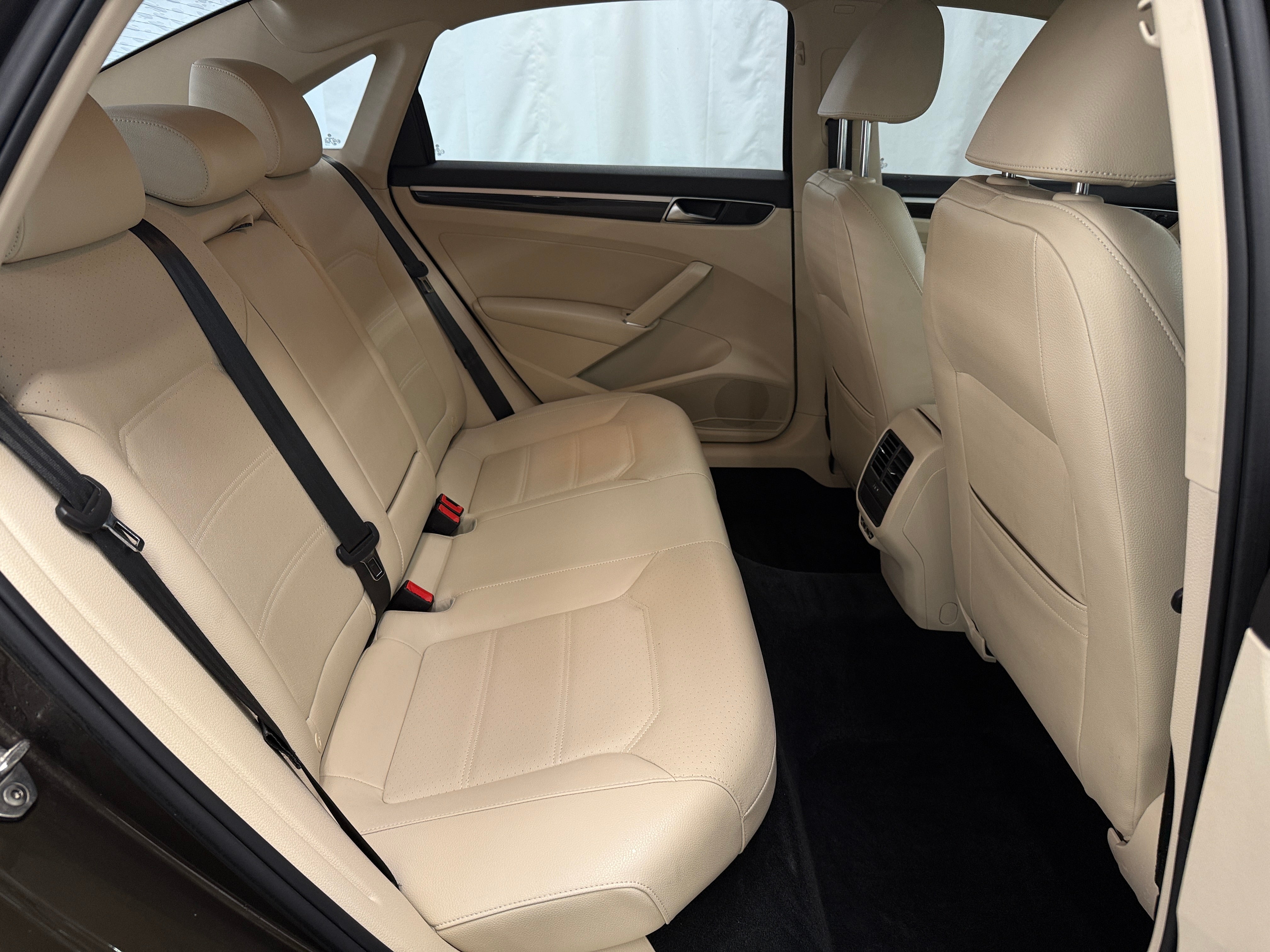 2019 Volkswagen Passat R-Line 5