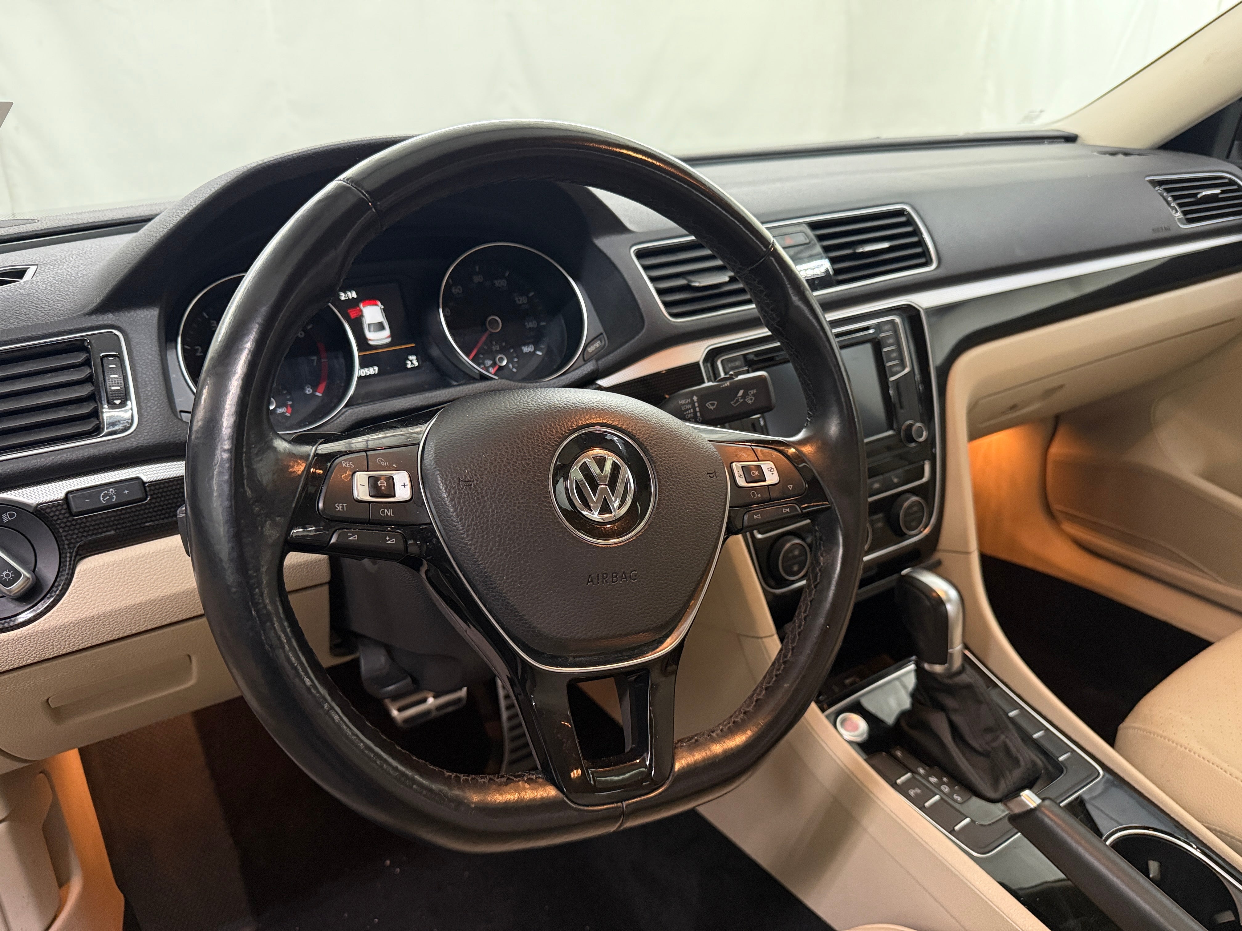 2019 Volkswagen Passat R-Line 4