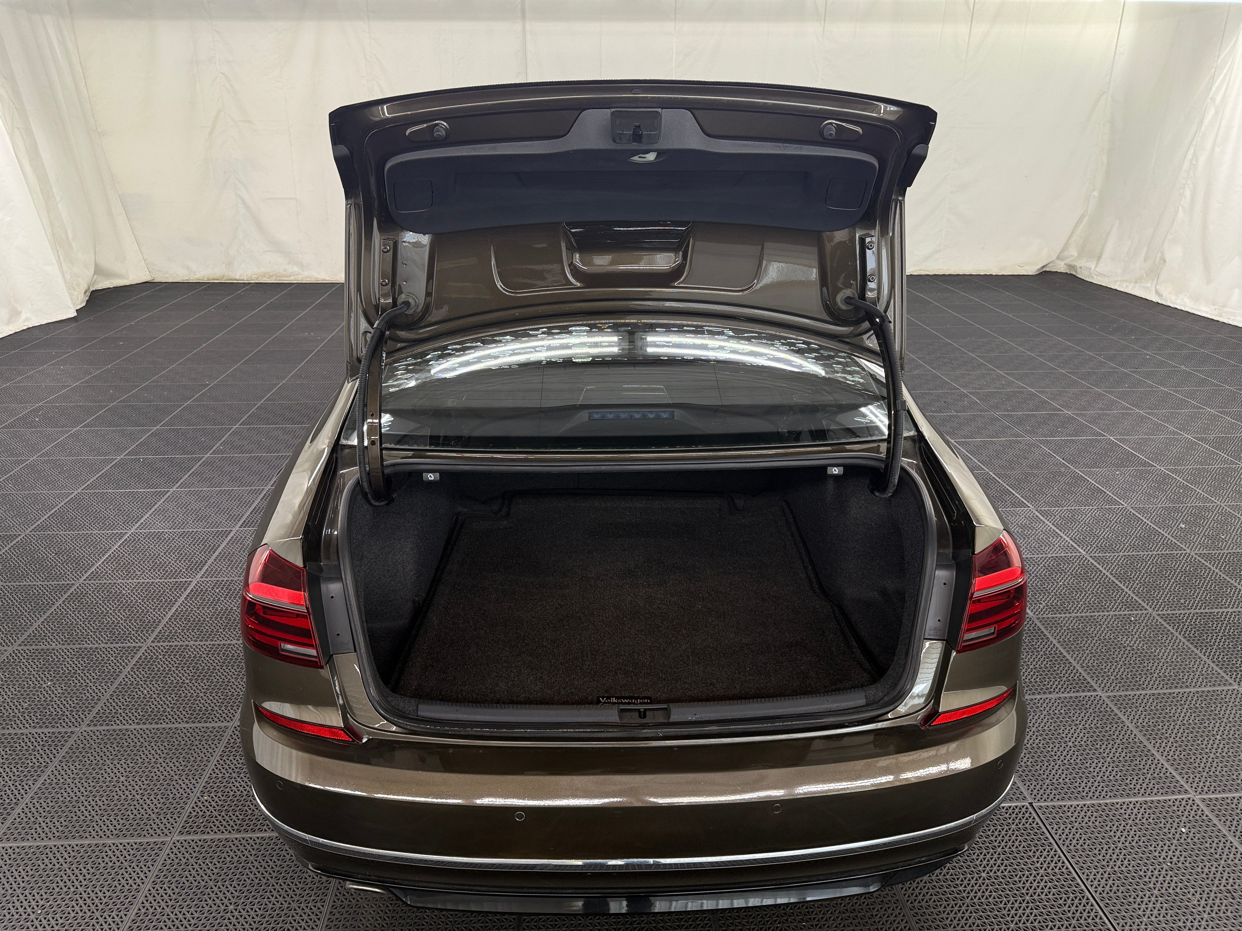 2019 Volkswagen Passat R-Line 6