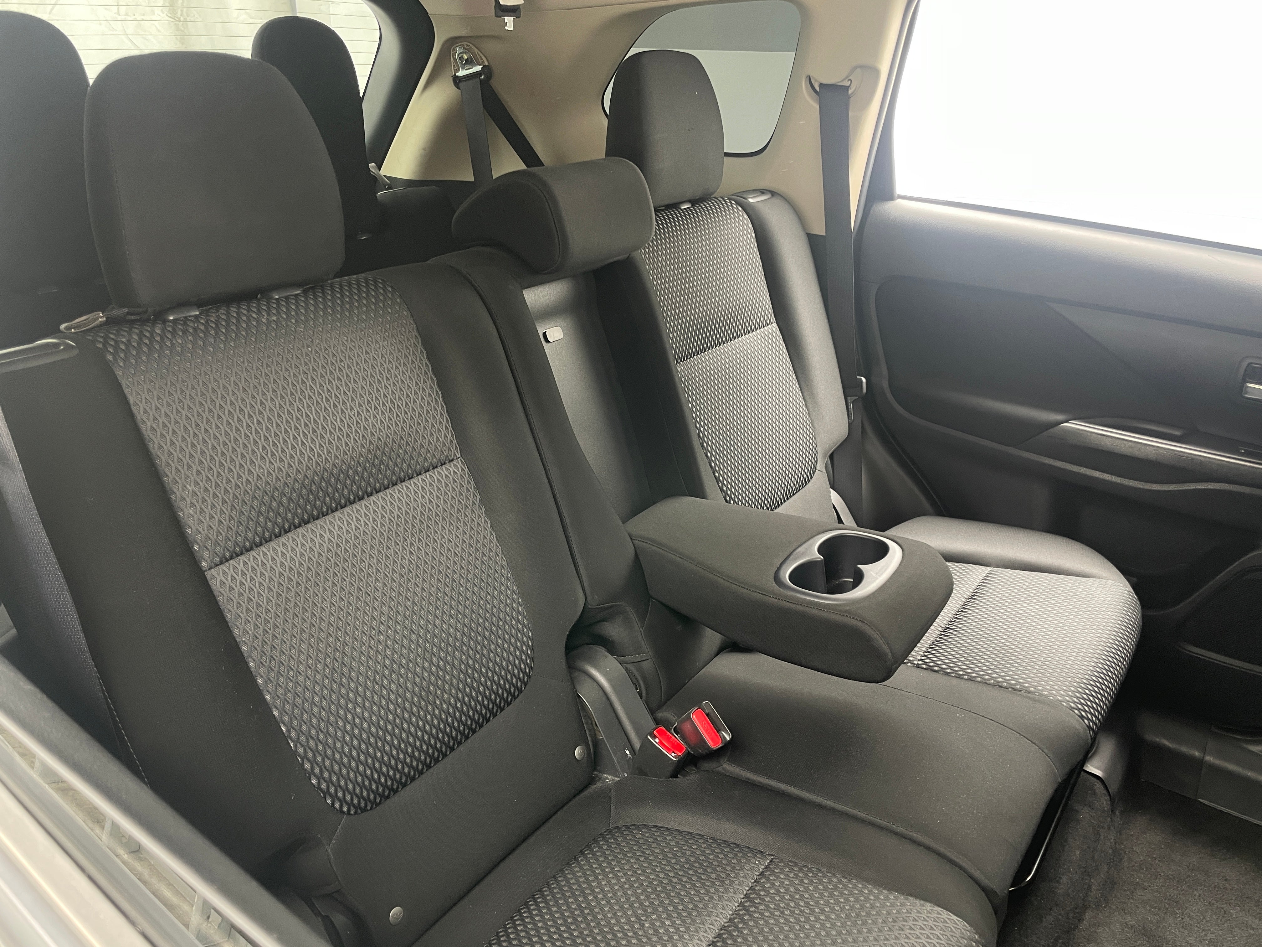 2017 Mitsubishi Outlander ES 6