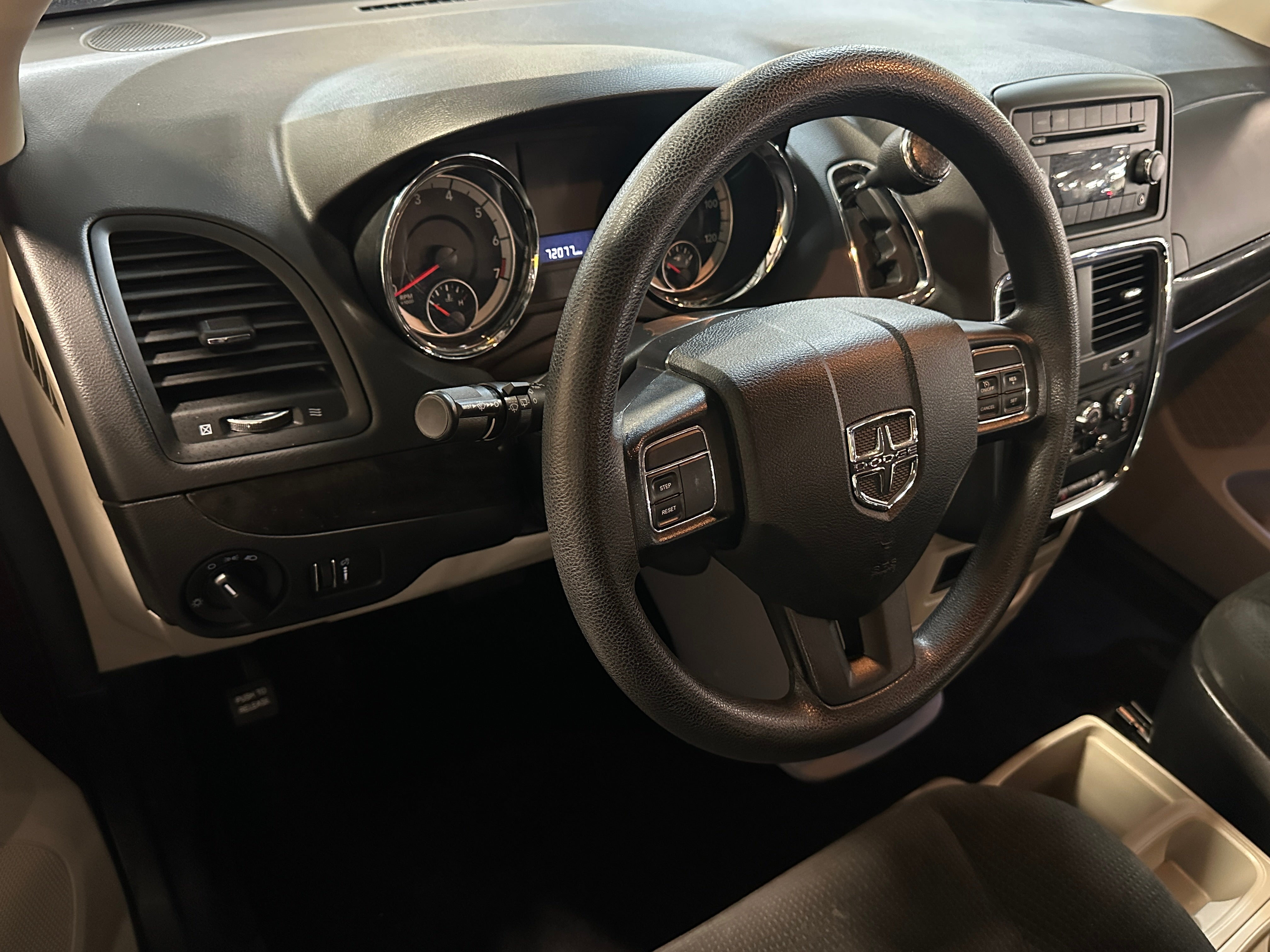 2016 Dodge Grand Caravan SE 3