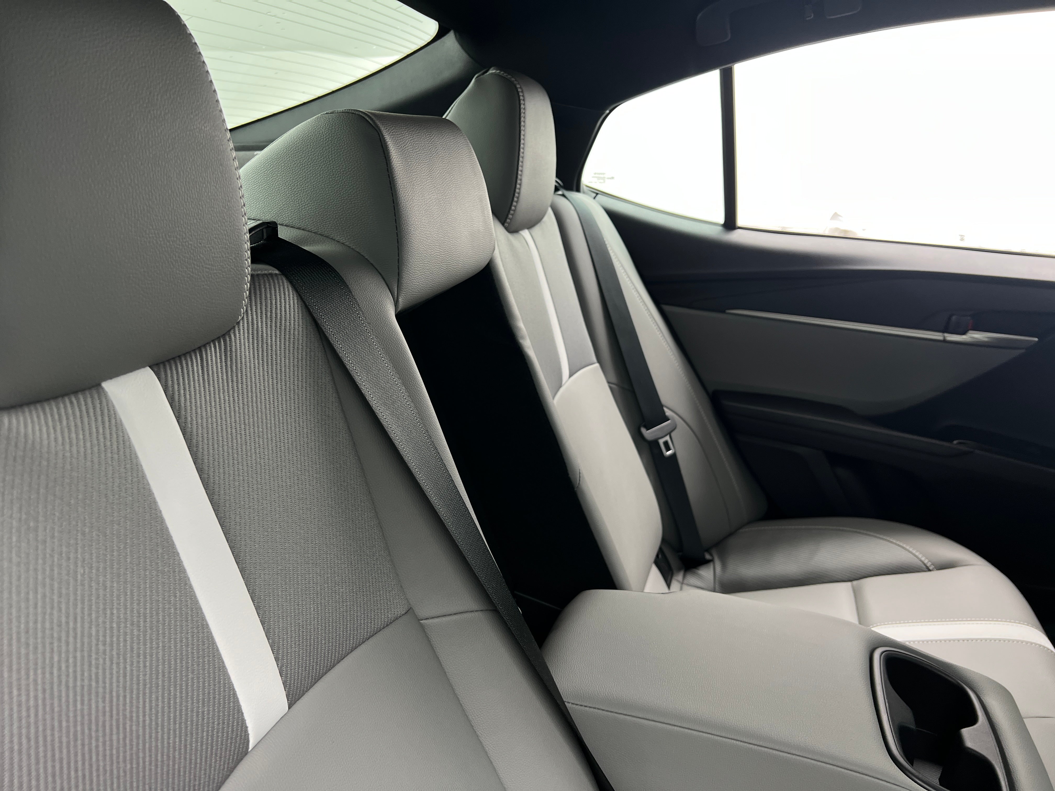 2025 Toyota Camry SE 6
