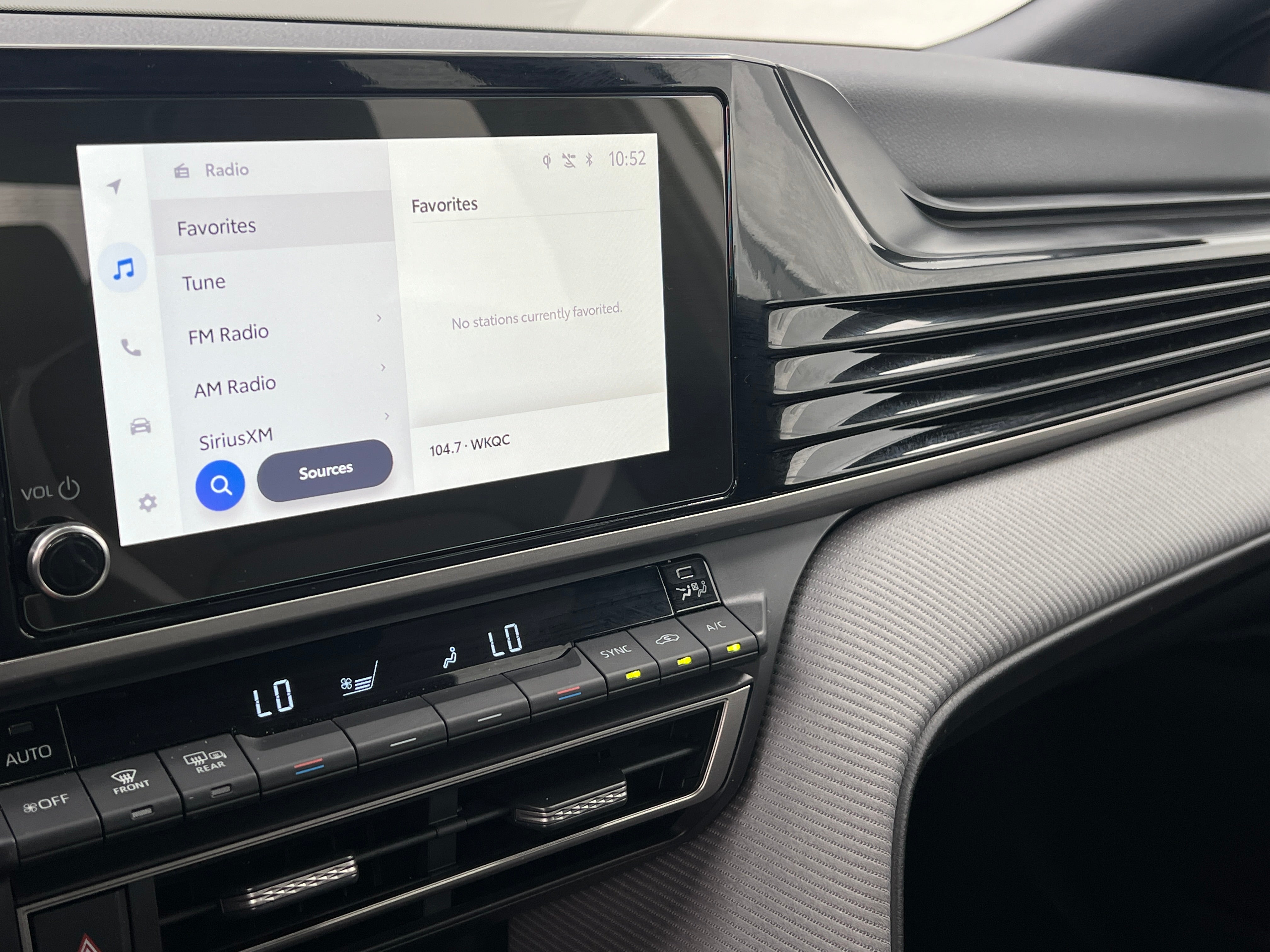 2025 Toyota Camry SE 4