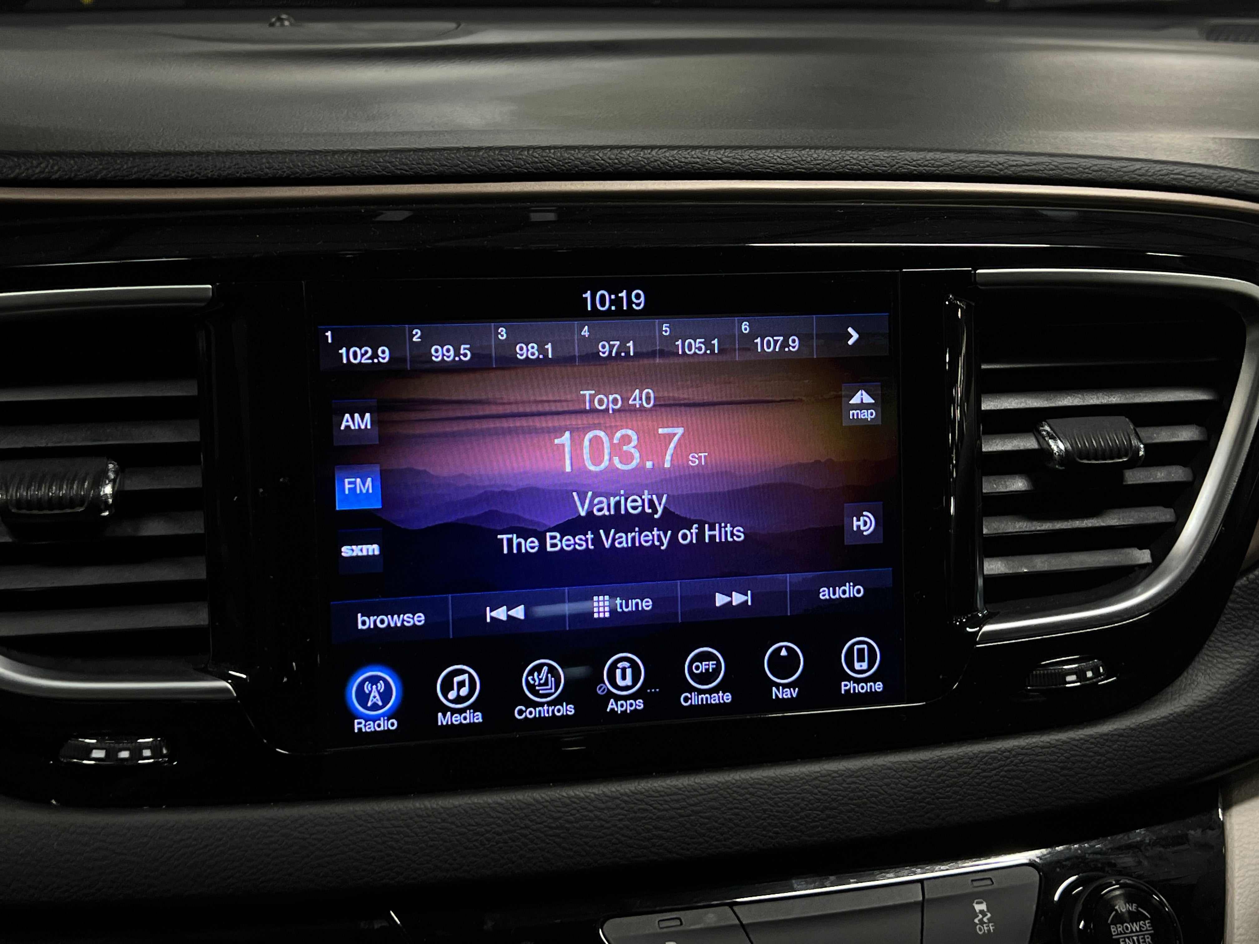 2017 Chrysler Pacifica  3