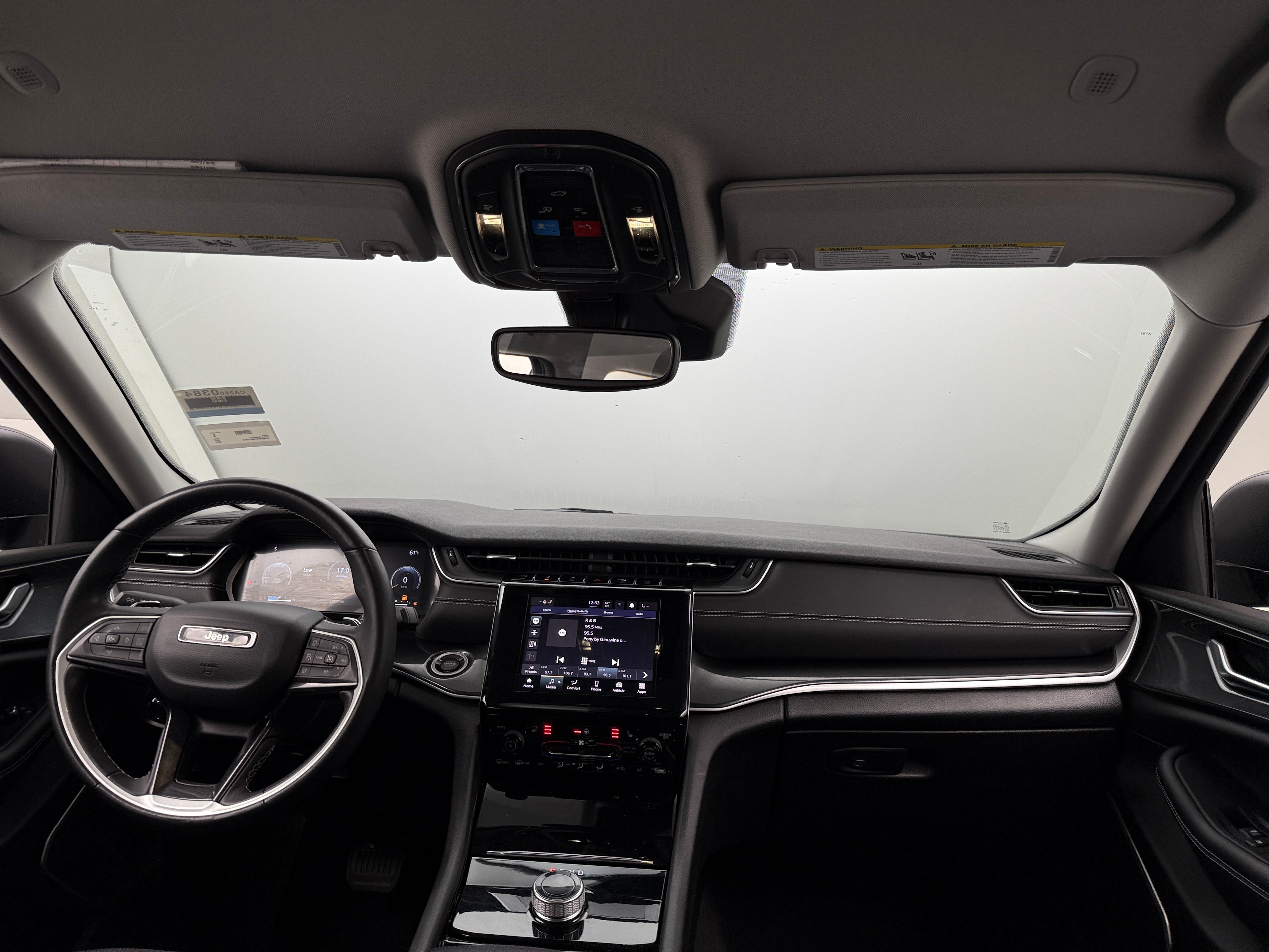 2022 Jeep Grand Cherokee Laredo 3
