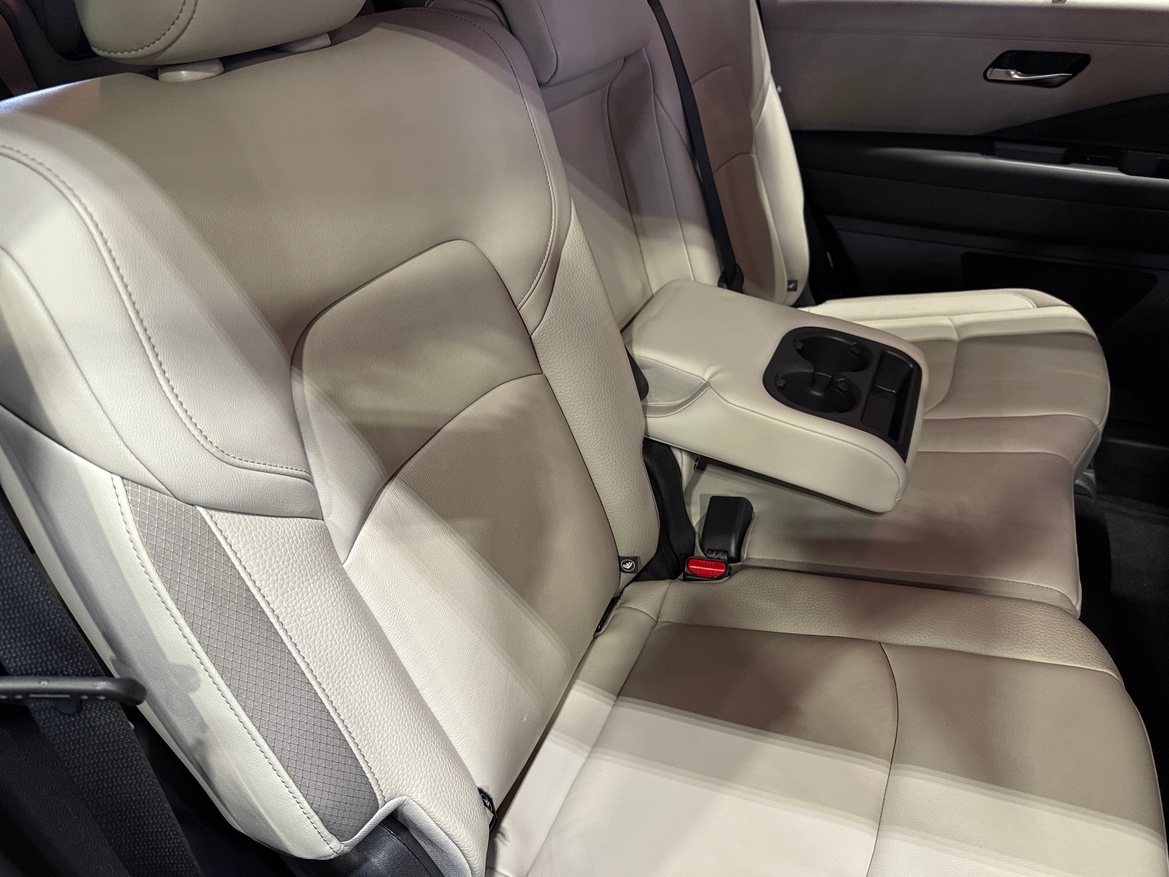 2022 Nissan Pathfinder SL 5