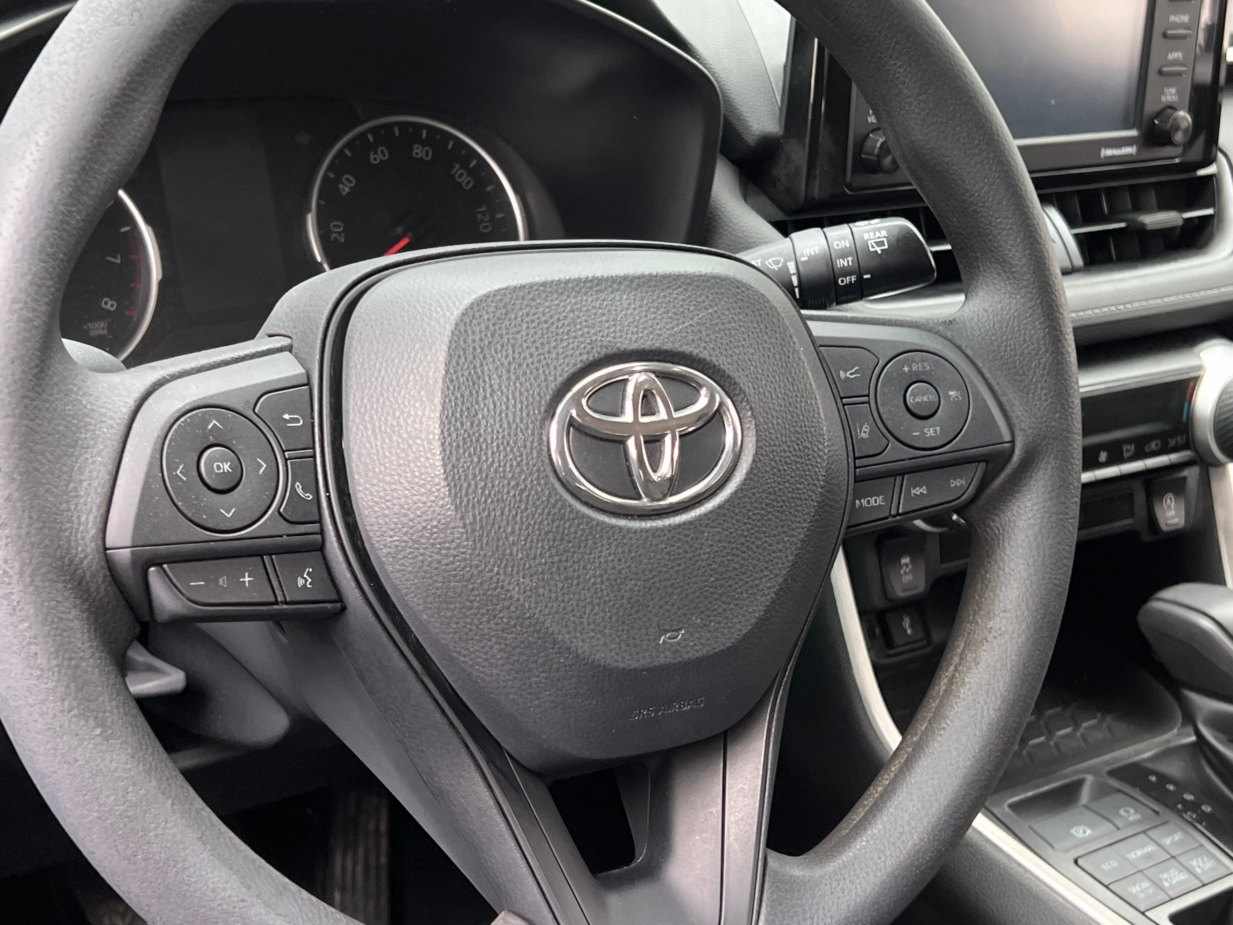2022 Toyota RAV4 XLE 5