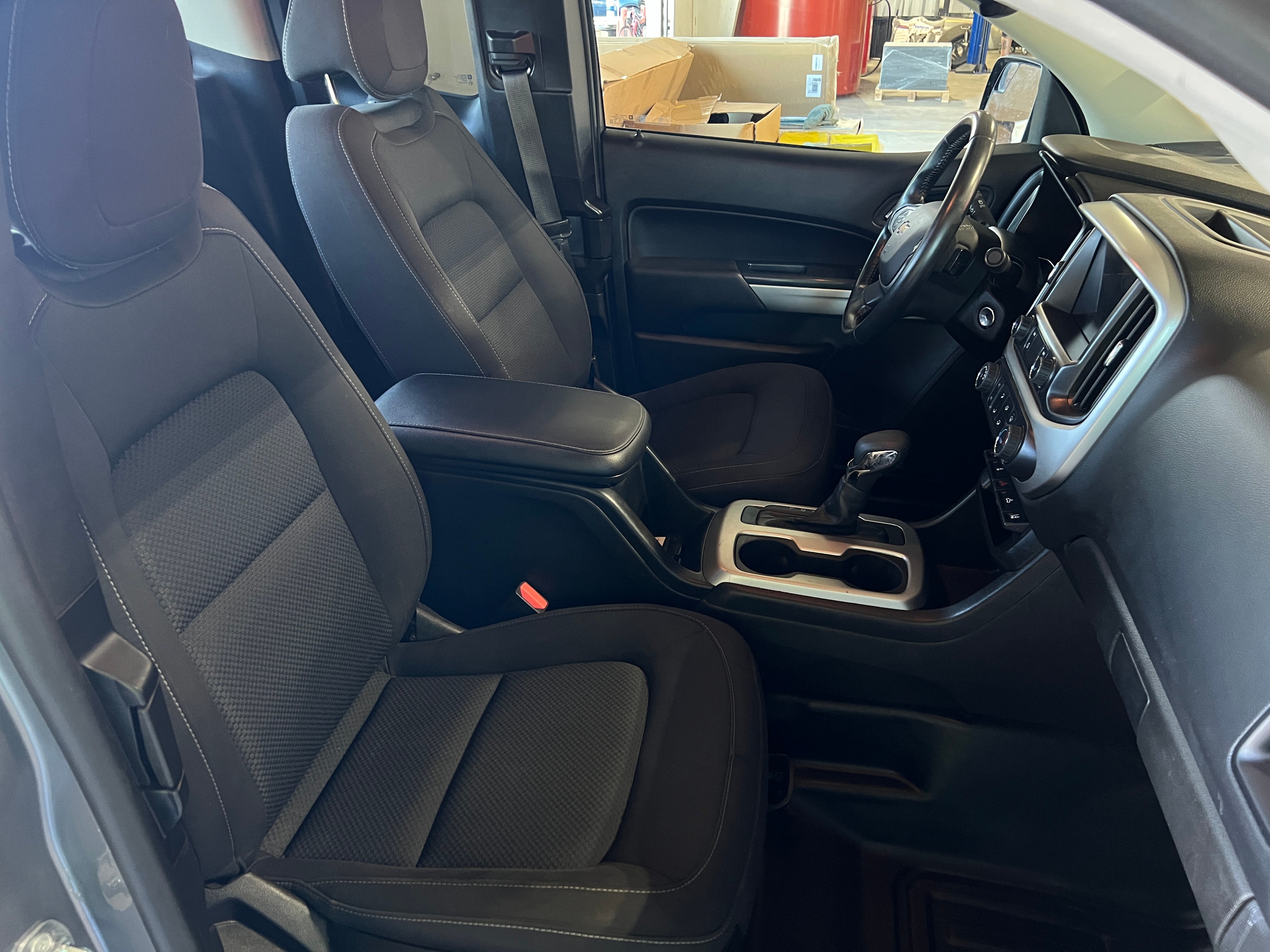 2022 Chevrolet Colorado LT 2
