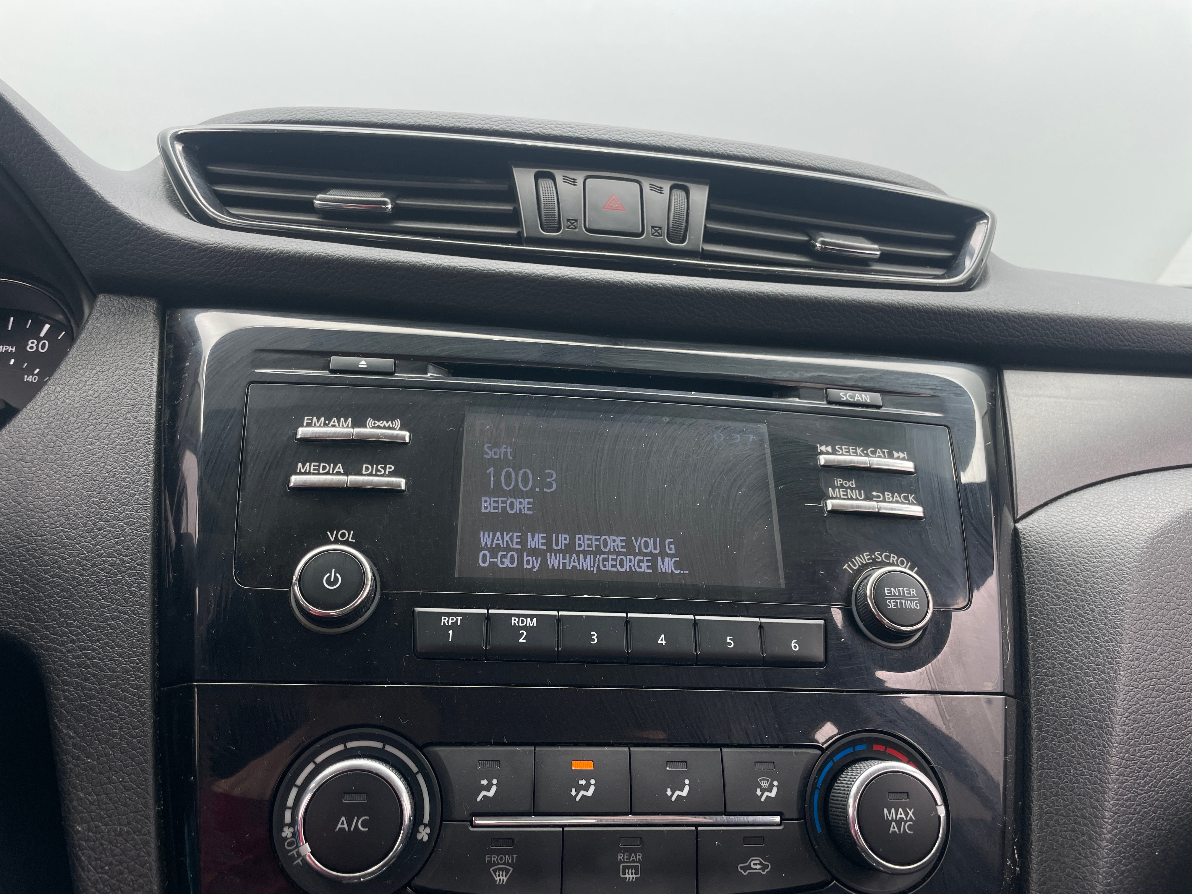 2017 Nissan Rogue Sport S 4