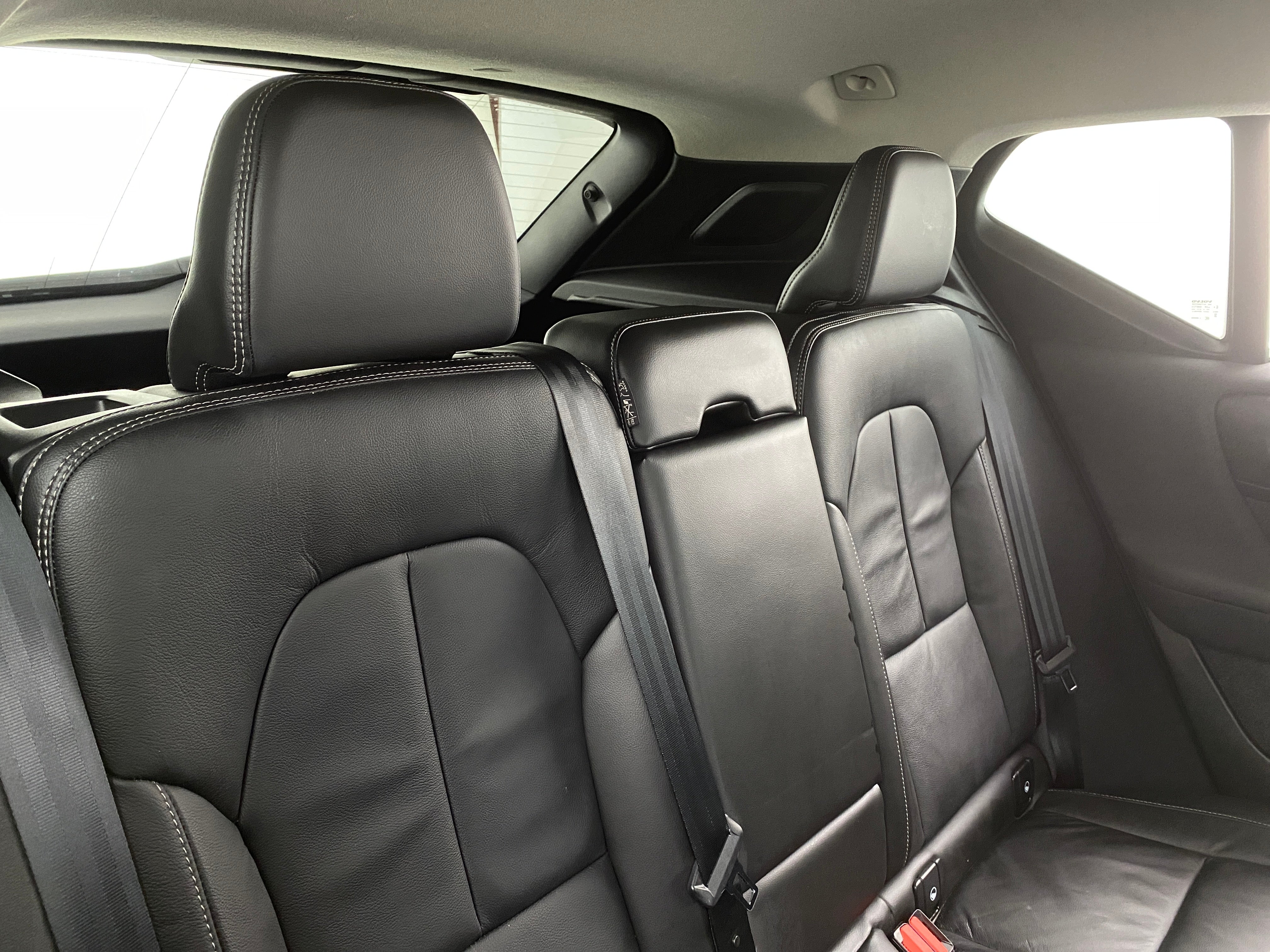 2022 Volvo XC40 T4 Momentum 5