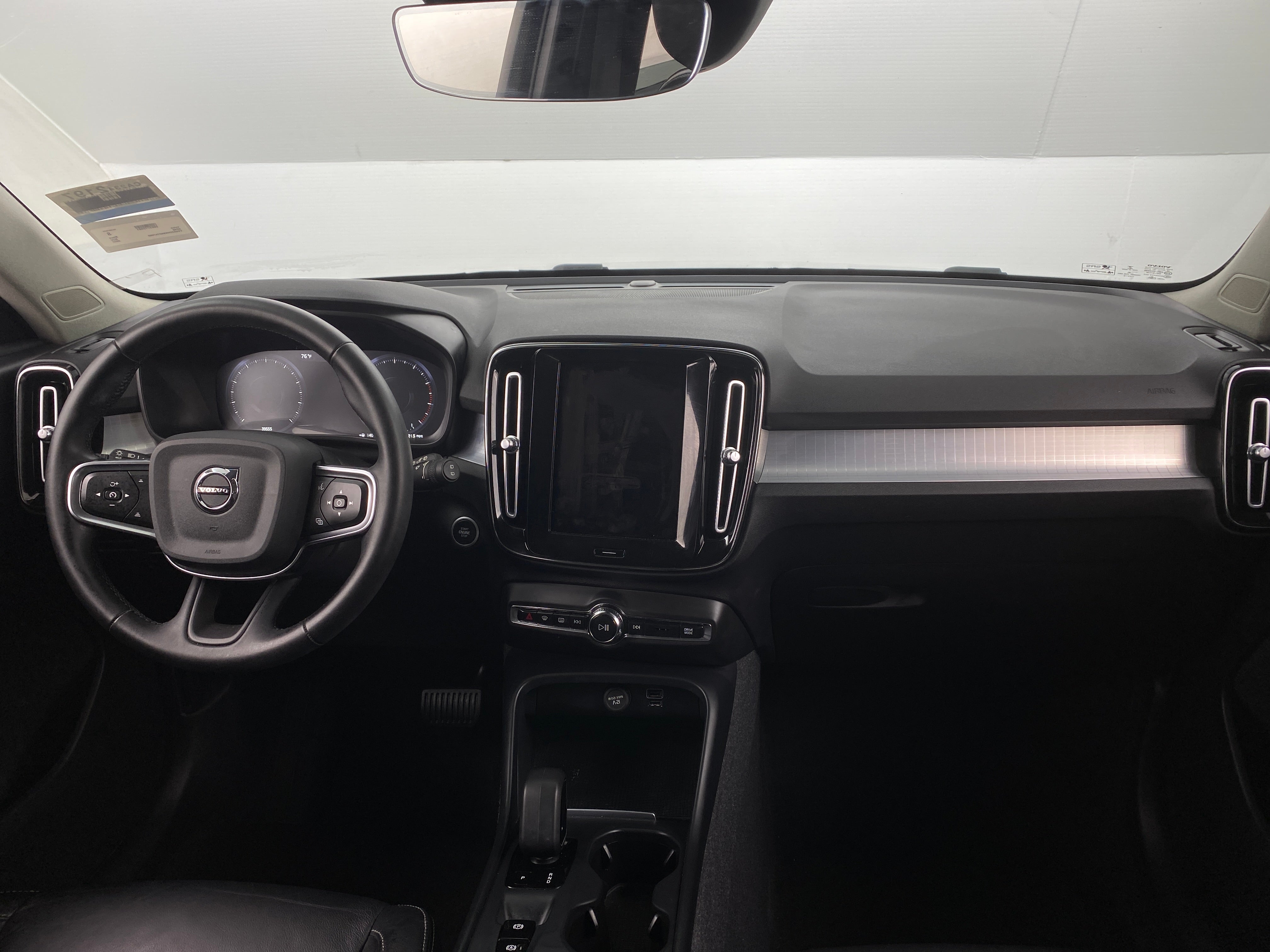 2022 Volvo XC40 T4 Momentum 2