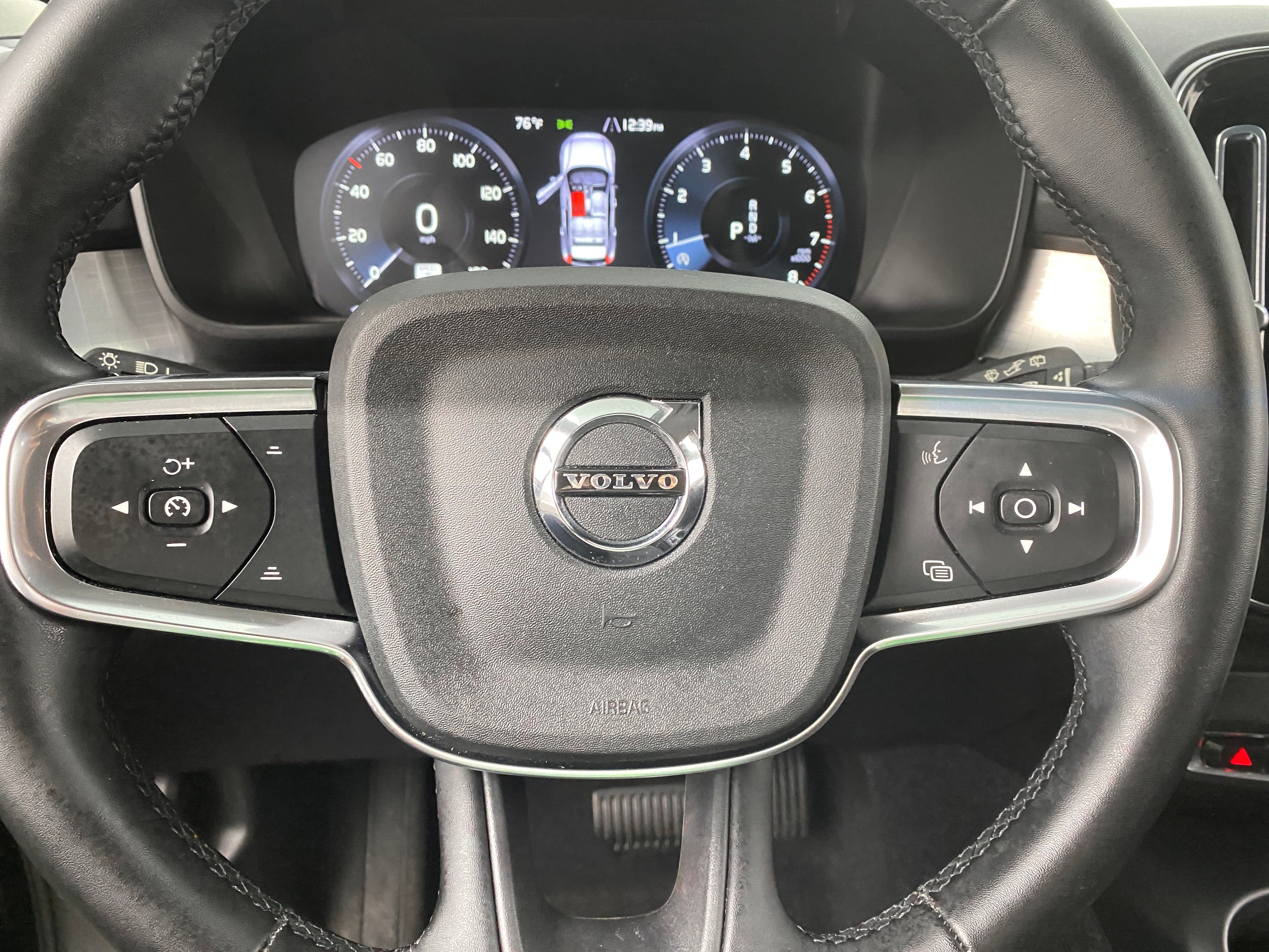 2022 Volvo XC40 T4 Momentum 4