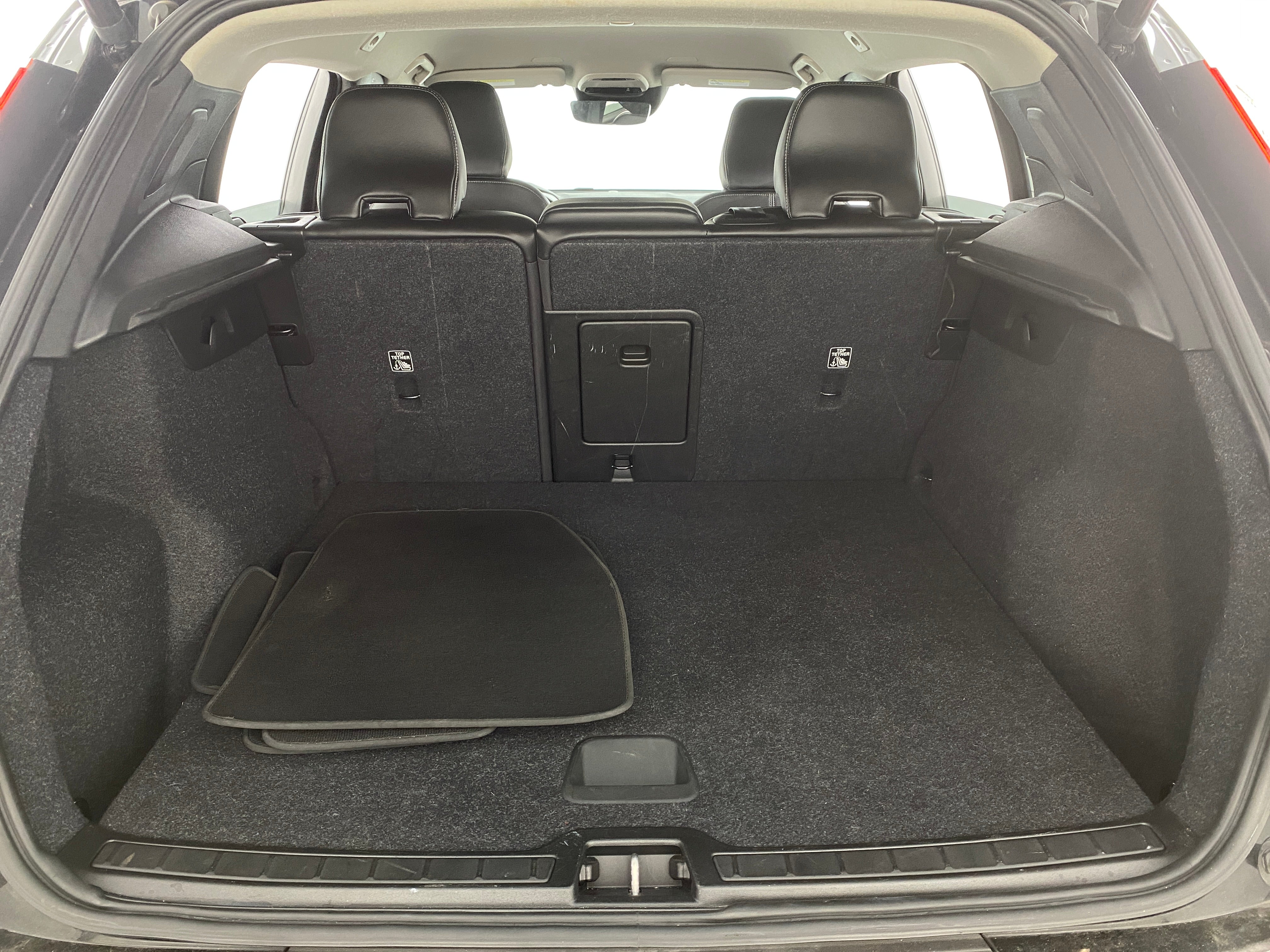 2022 Volvo XC40 T4 Momentum 6