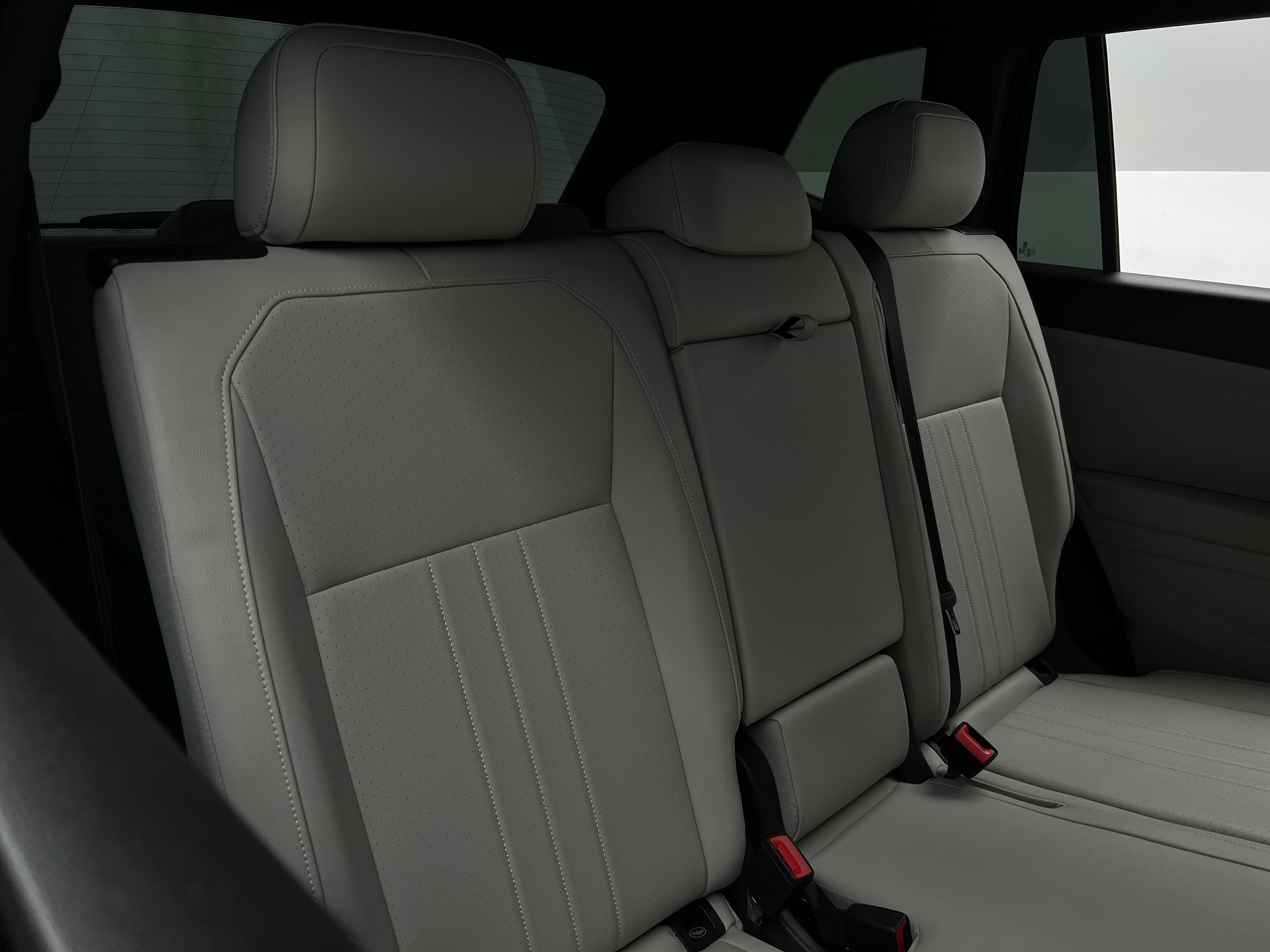 2023 Volkswagen Tiguan SE R-Line Black 5