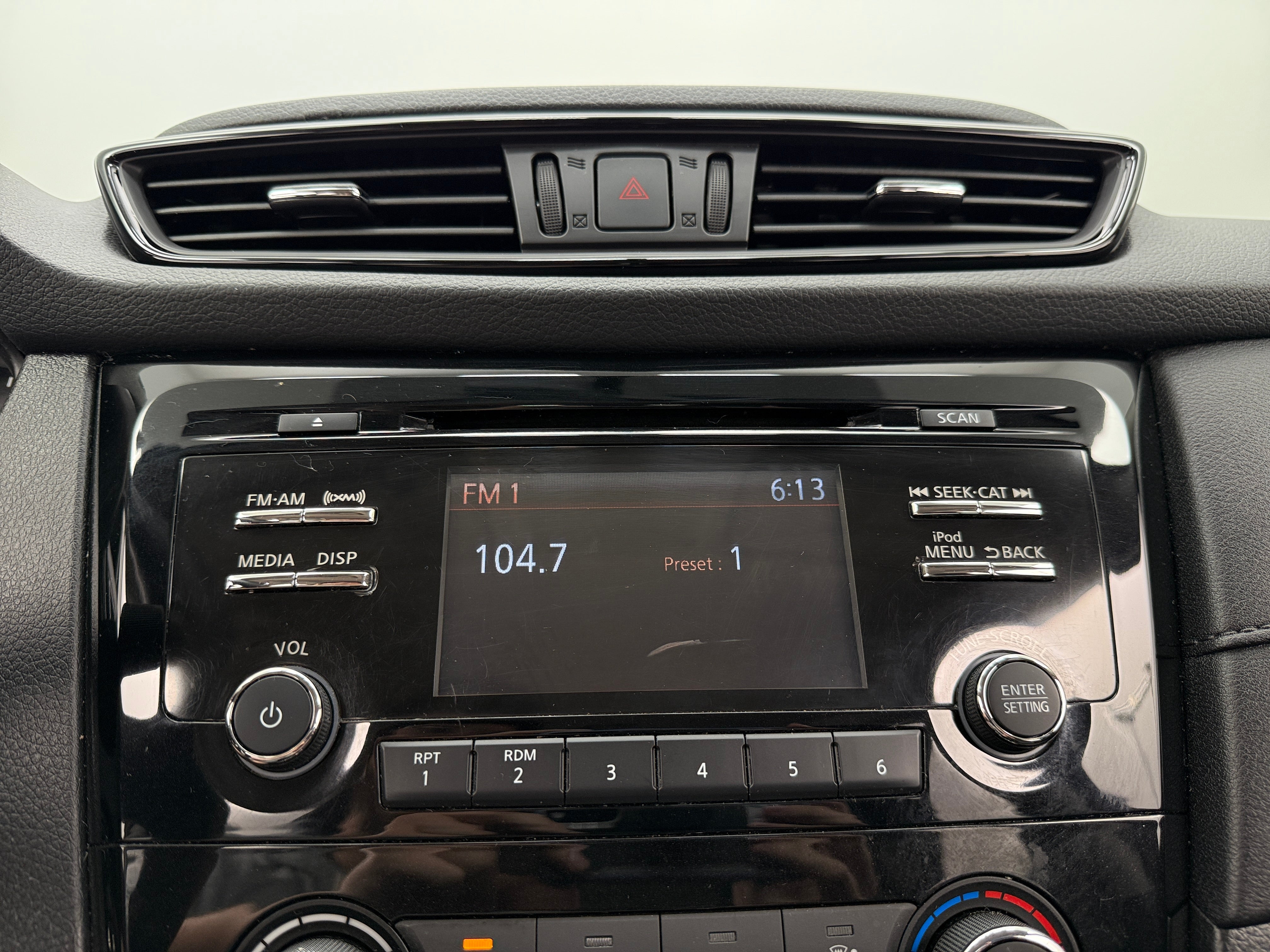 2017 Nissan Rogue S 4