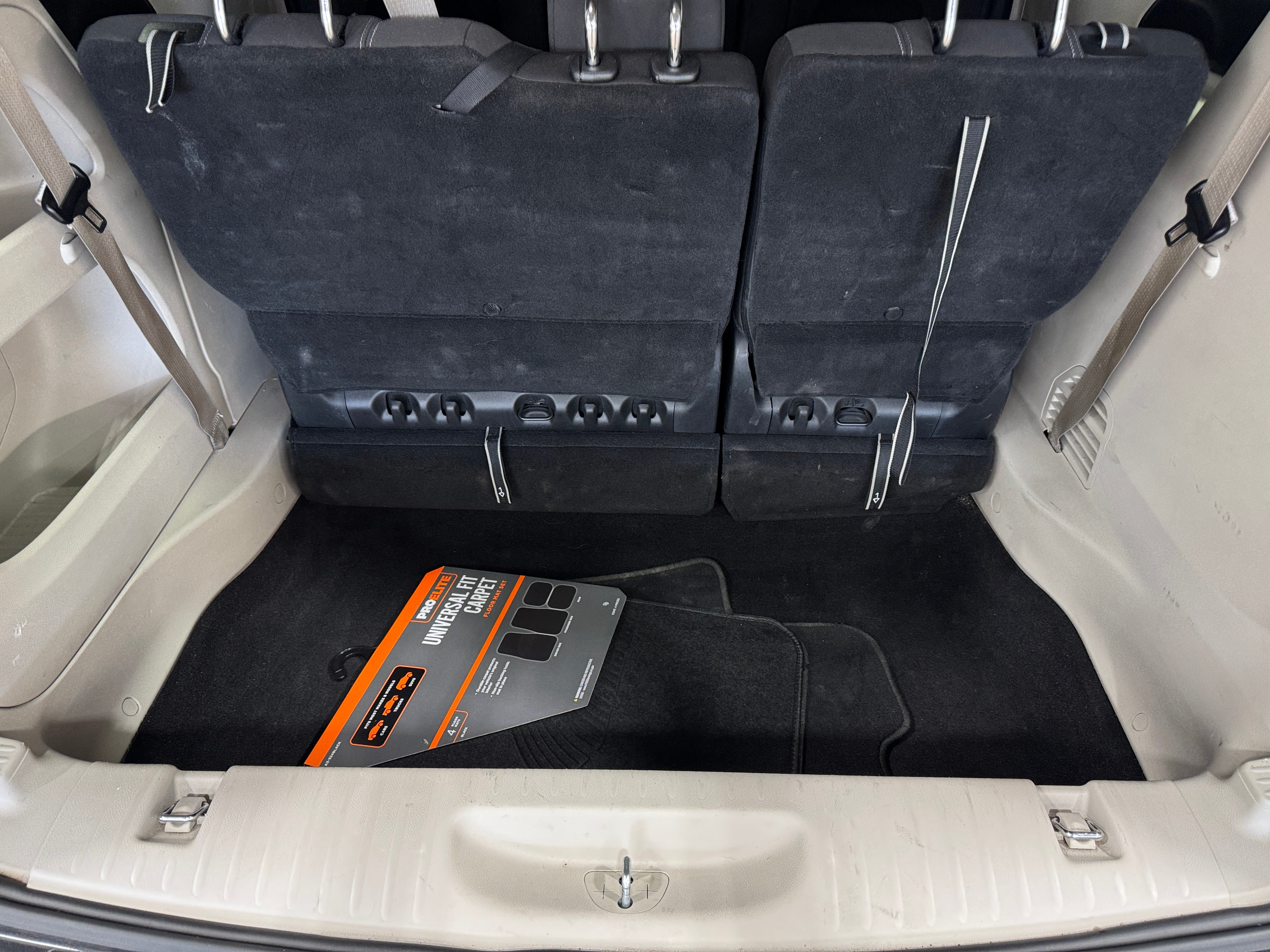 2023 Chrysler Voyager LX 7