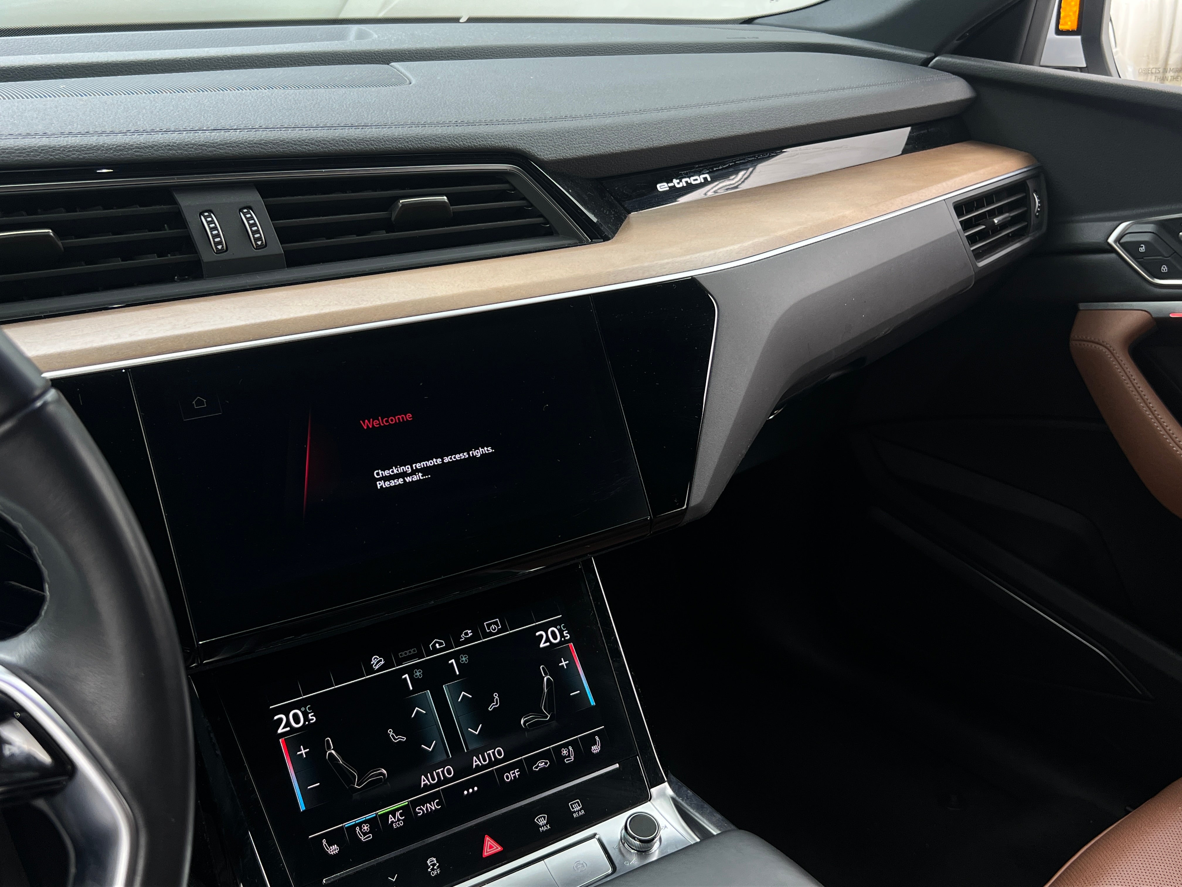 2024 Audi Q8 e-tron Premium Plus 3