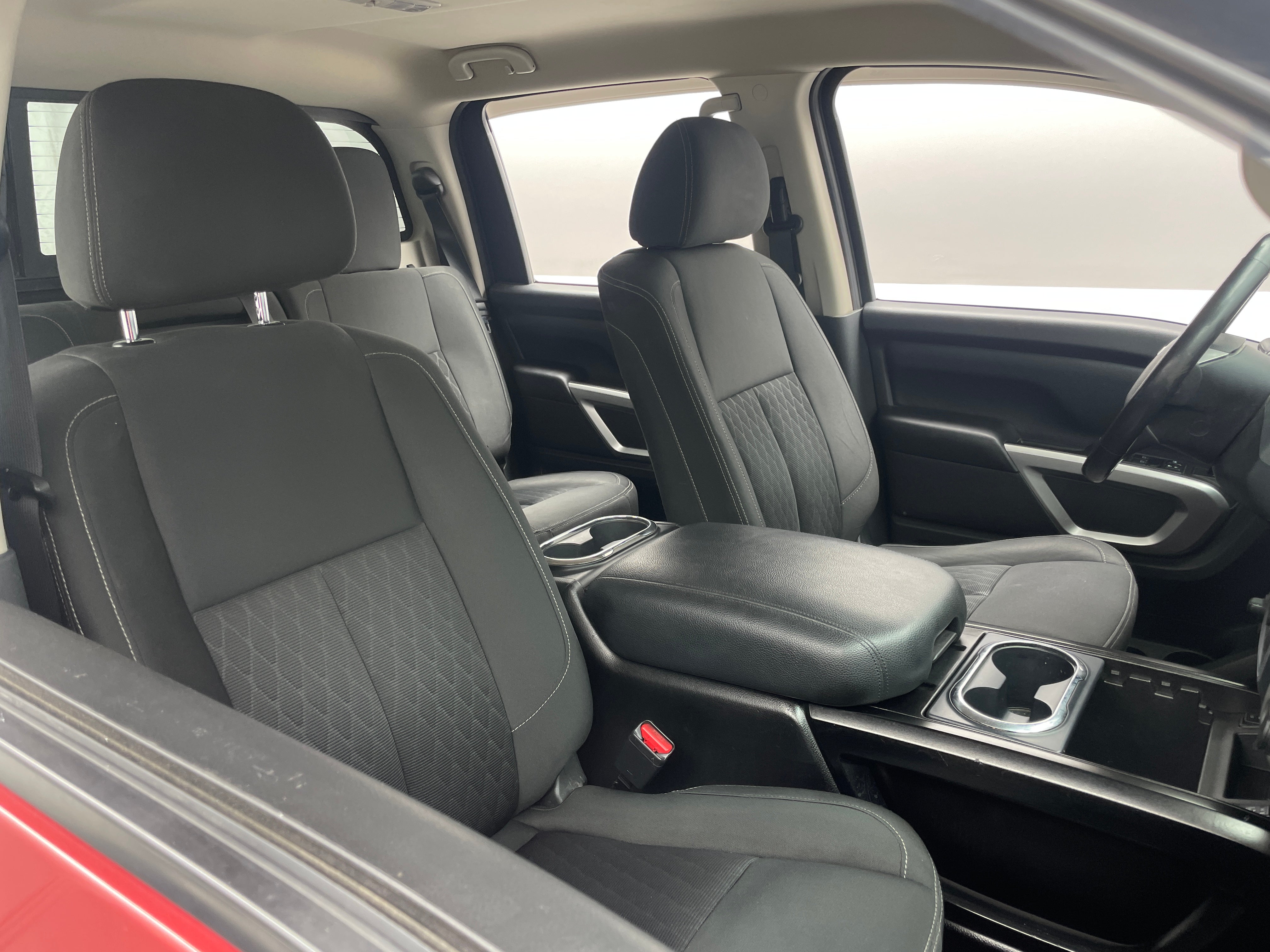 2017 Nissan Titan SV 2