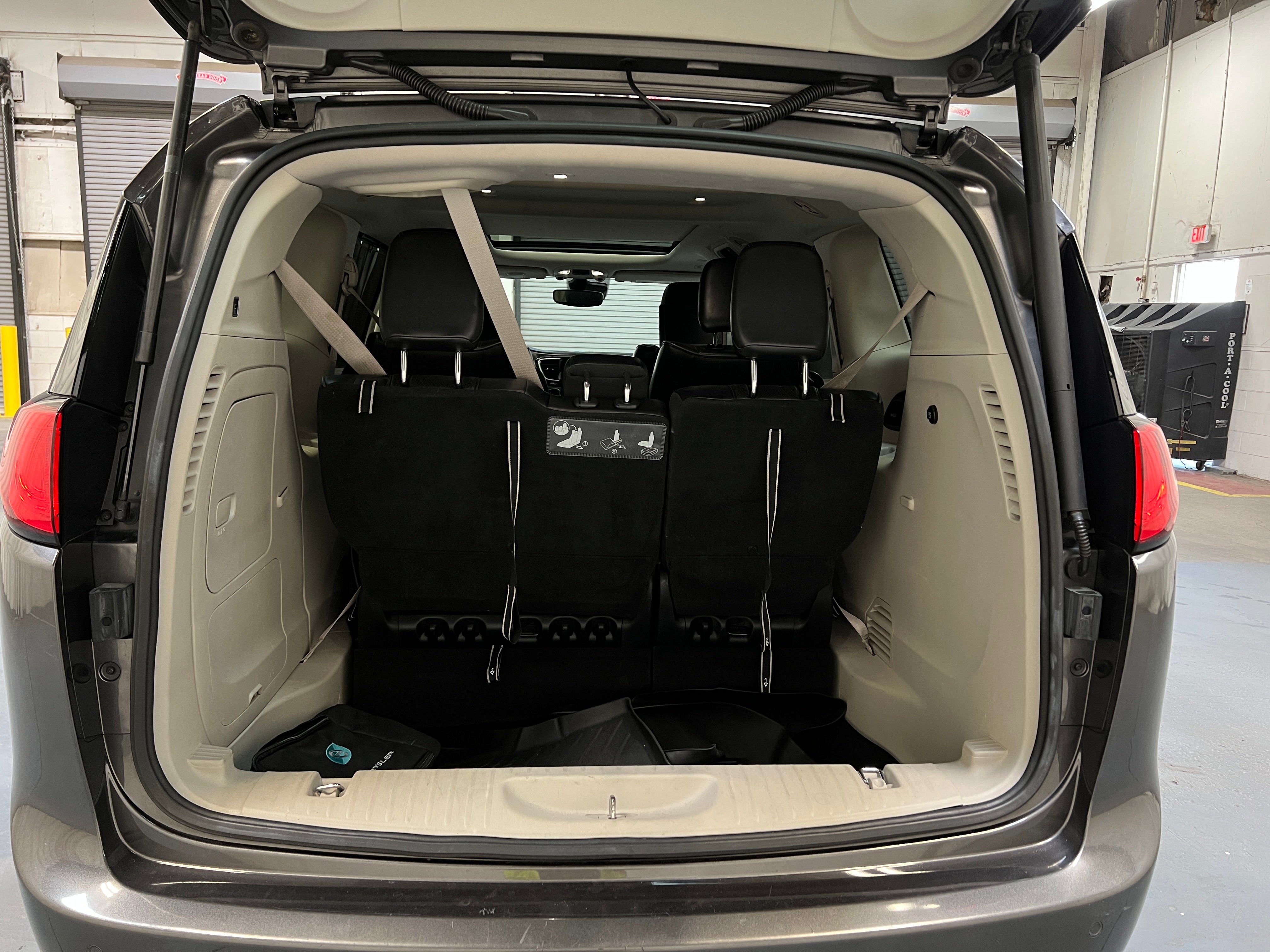 2018 Chrysler Pacifica Hybrid Limited 6
