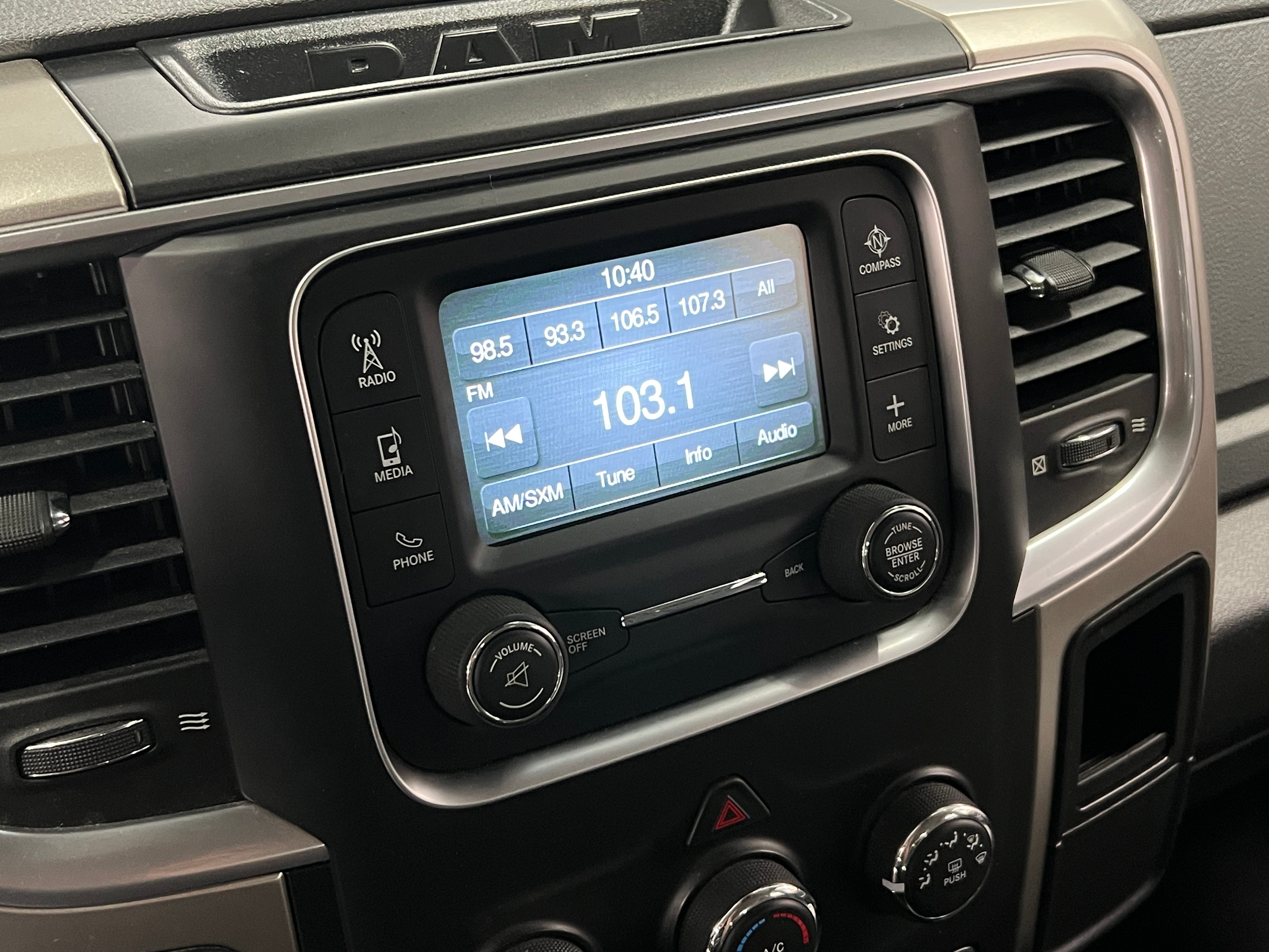 2019 RAM 1500 Classic SLT 4