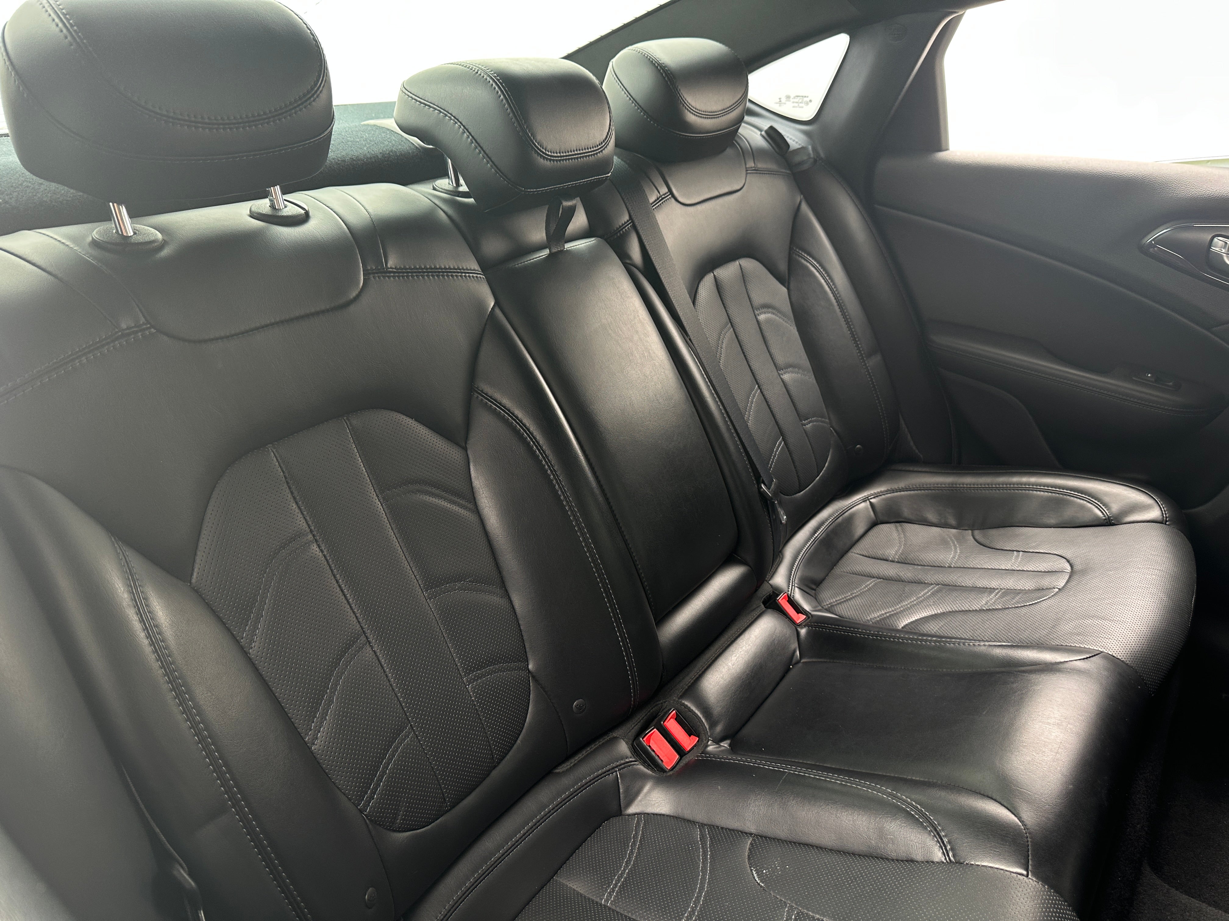 2016 Chrysler 200 S 5