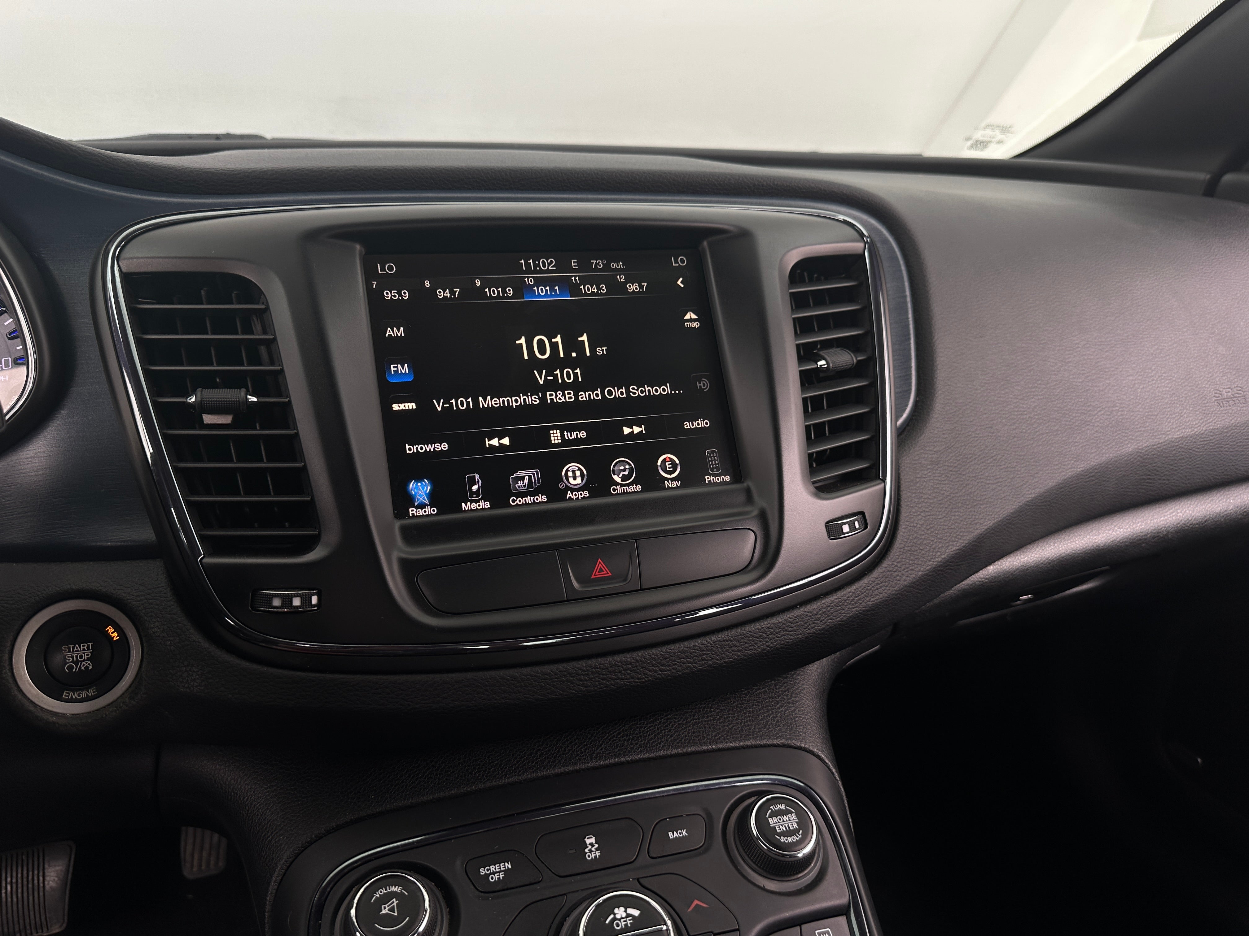 2016 Chrysler 200 S 3