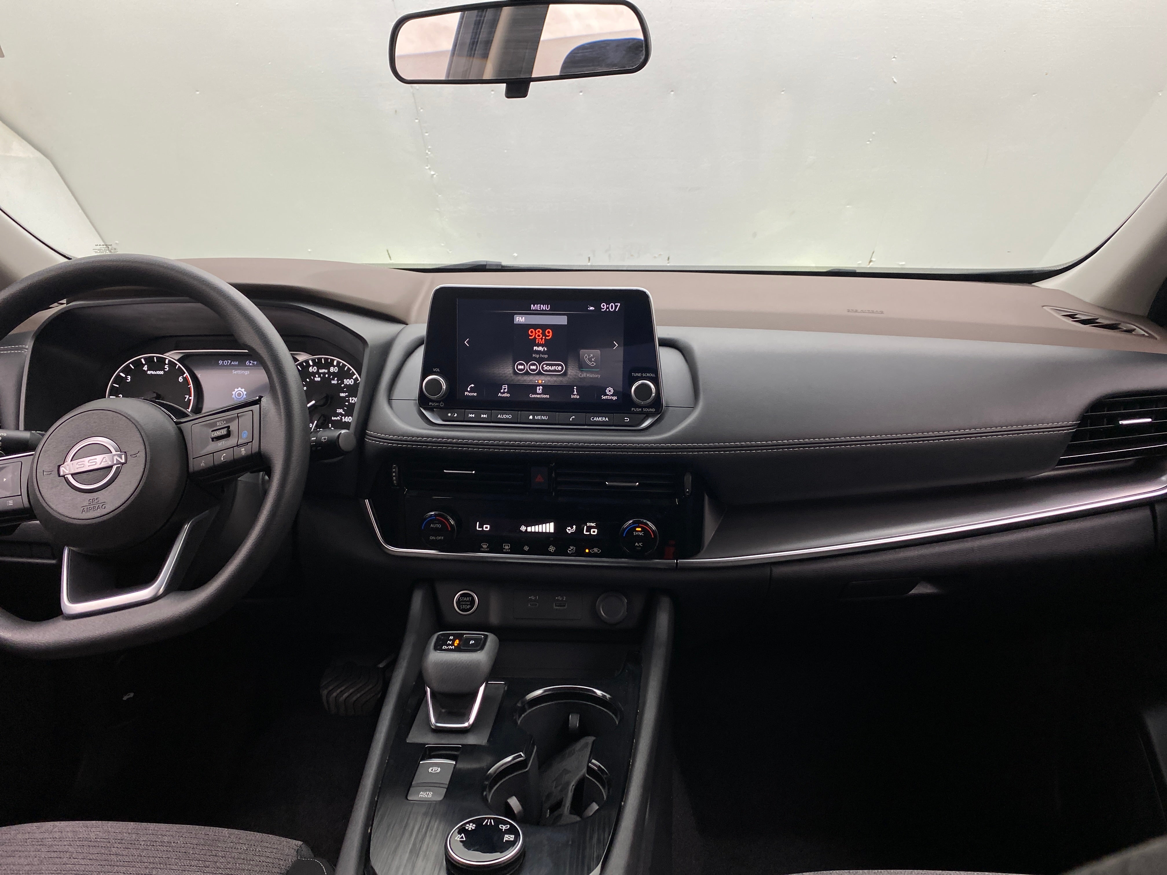 2023 Nissan Rogue SV 3