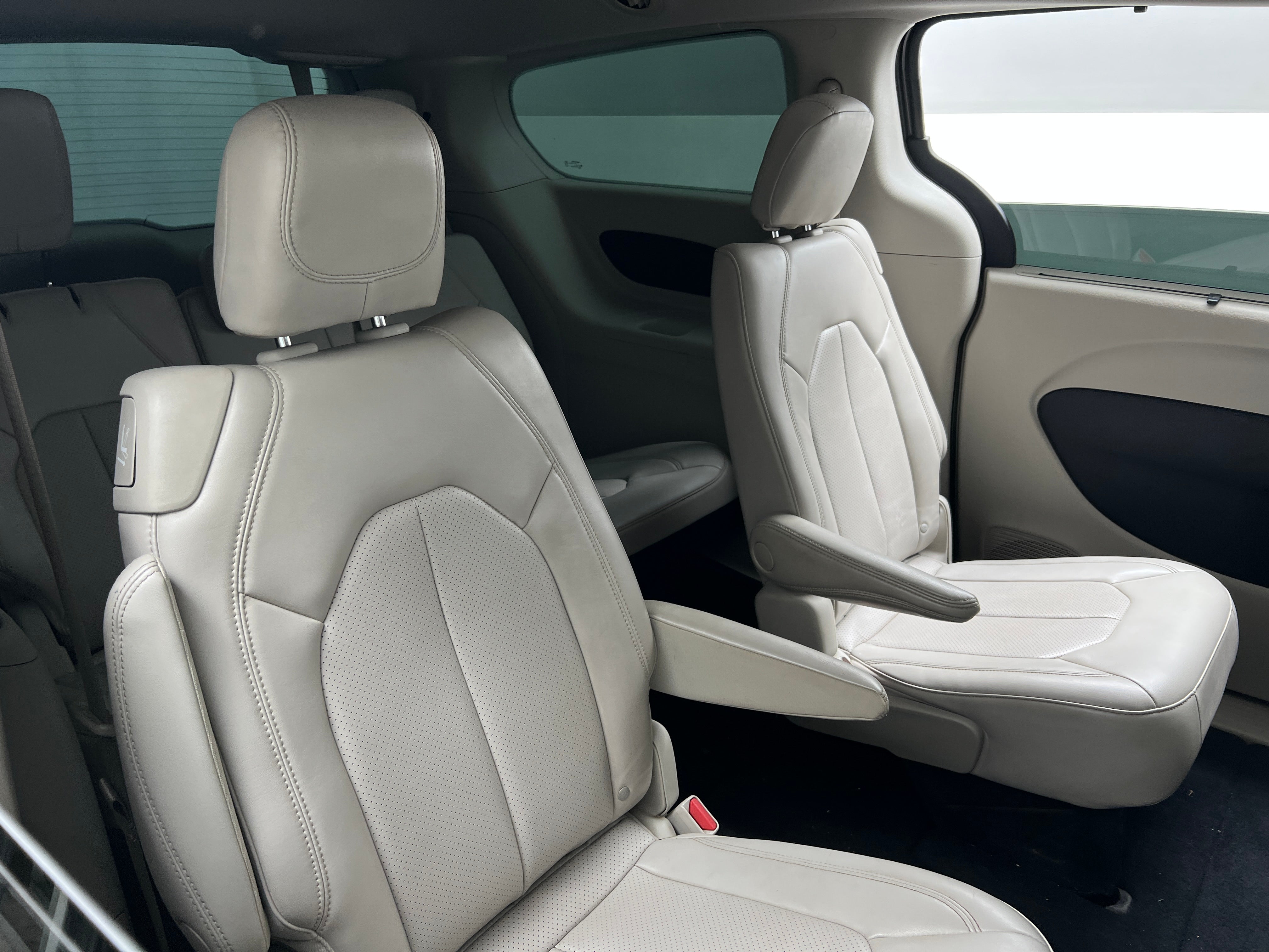 2021 Chrysler Voyager LXi 5