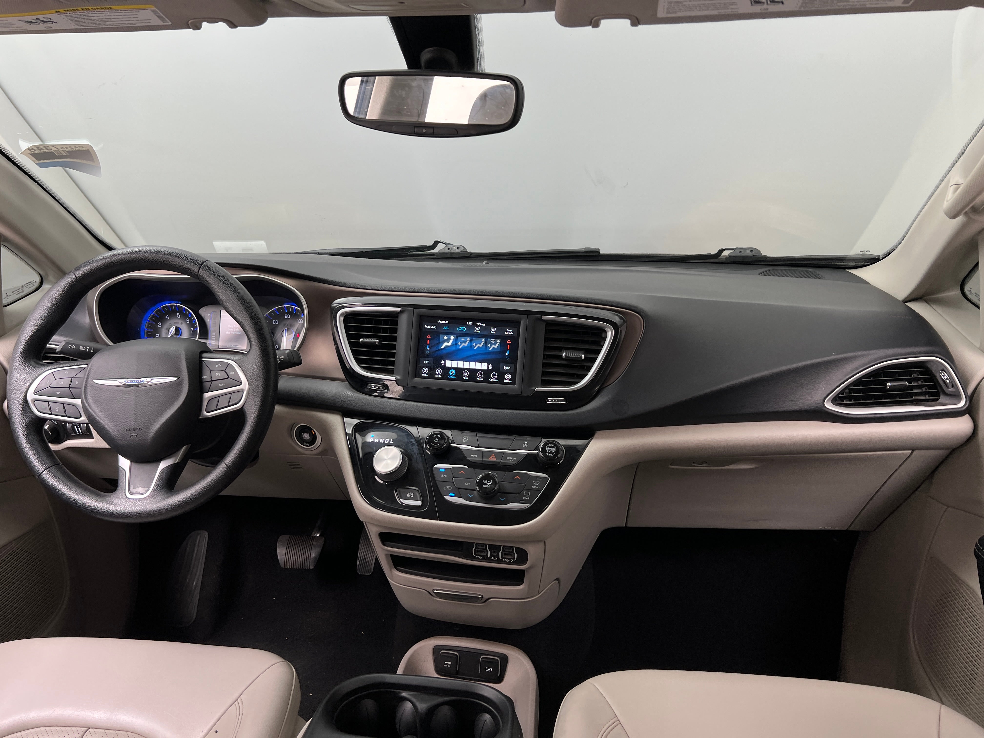 2021 Chrysler Voyager LXi 2