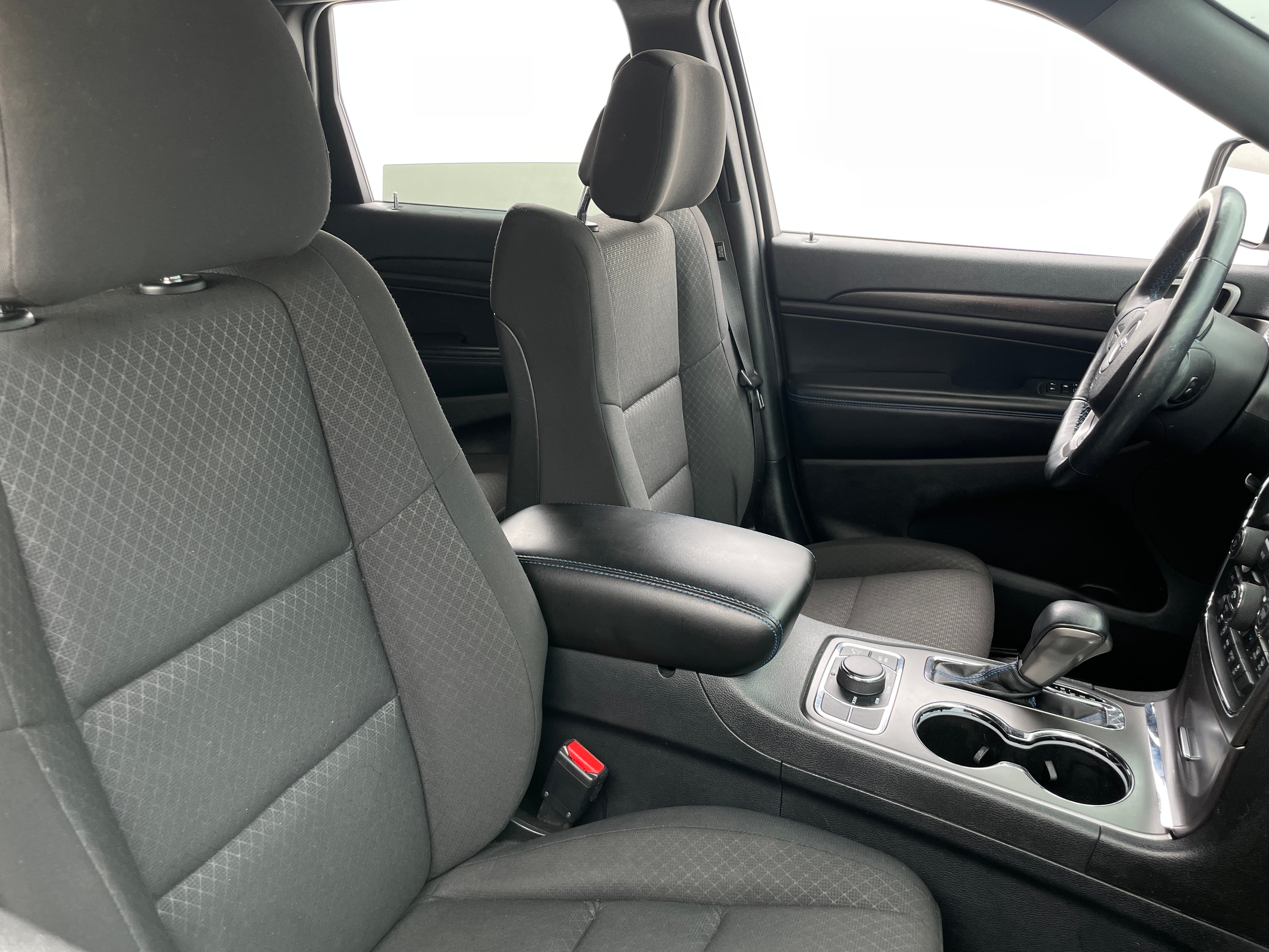 2018 Jeep Grand Cherokee Laredo 2