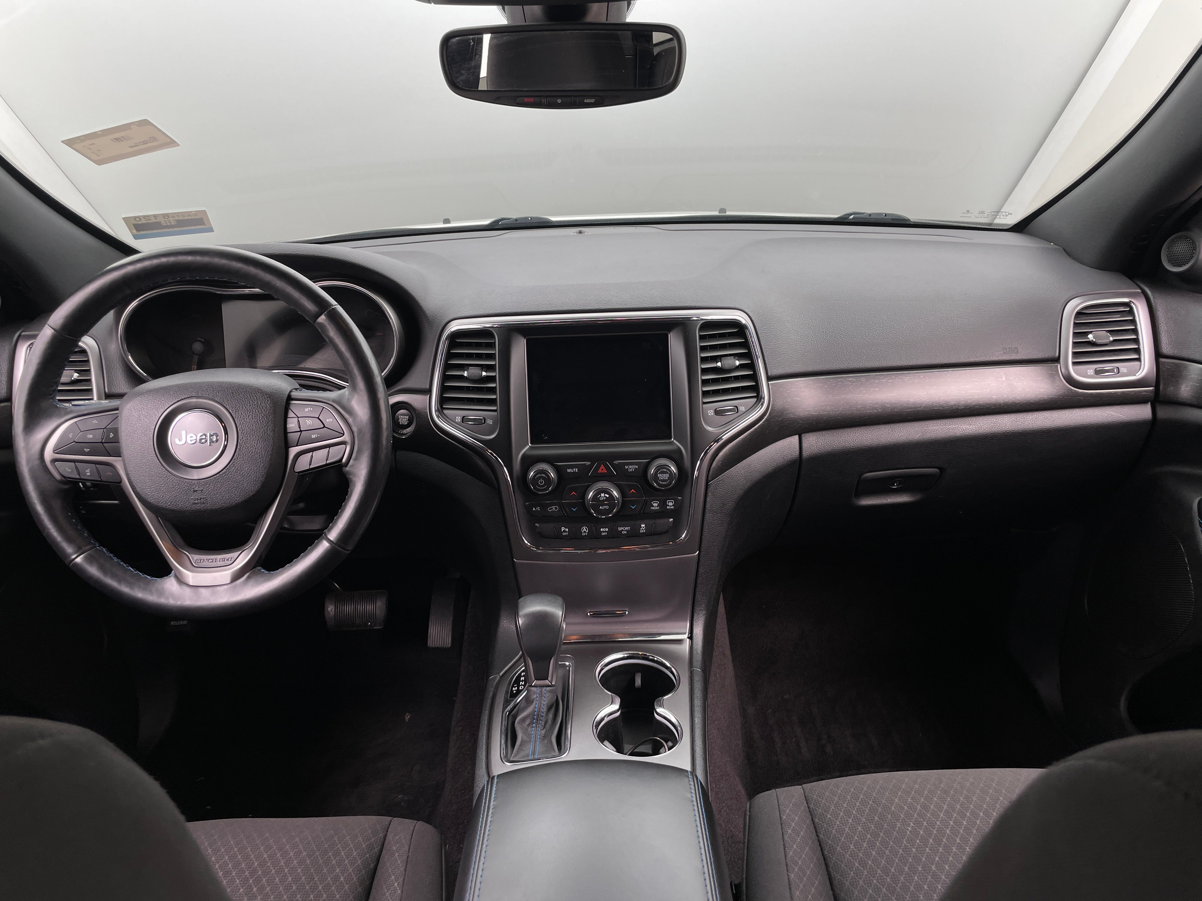 2018 Jeep Grand Cherokee Laredo 3