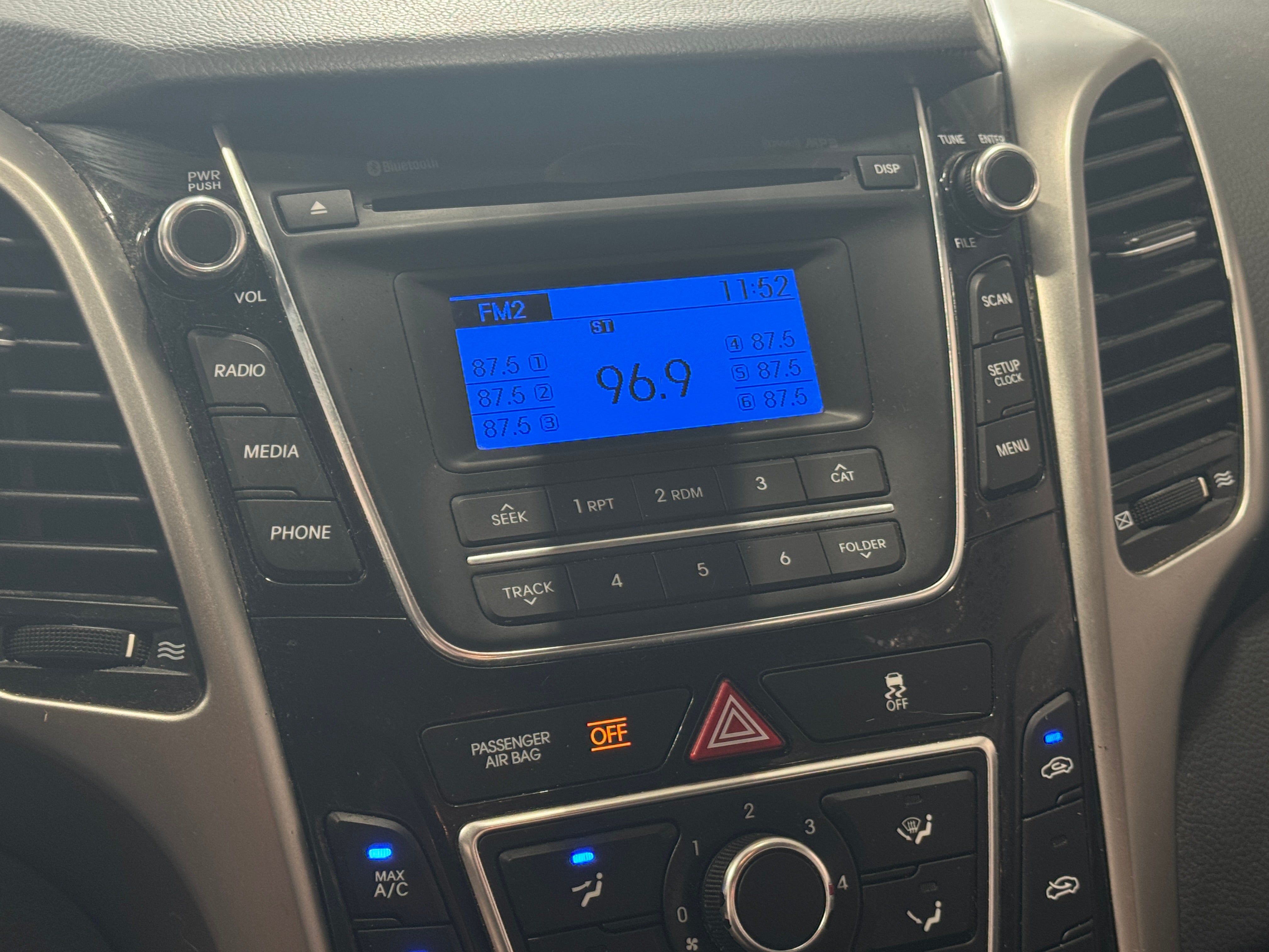 2017 Hyundai Elantra Base 4