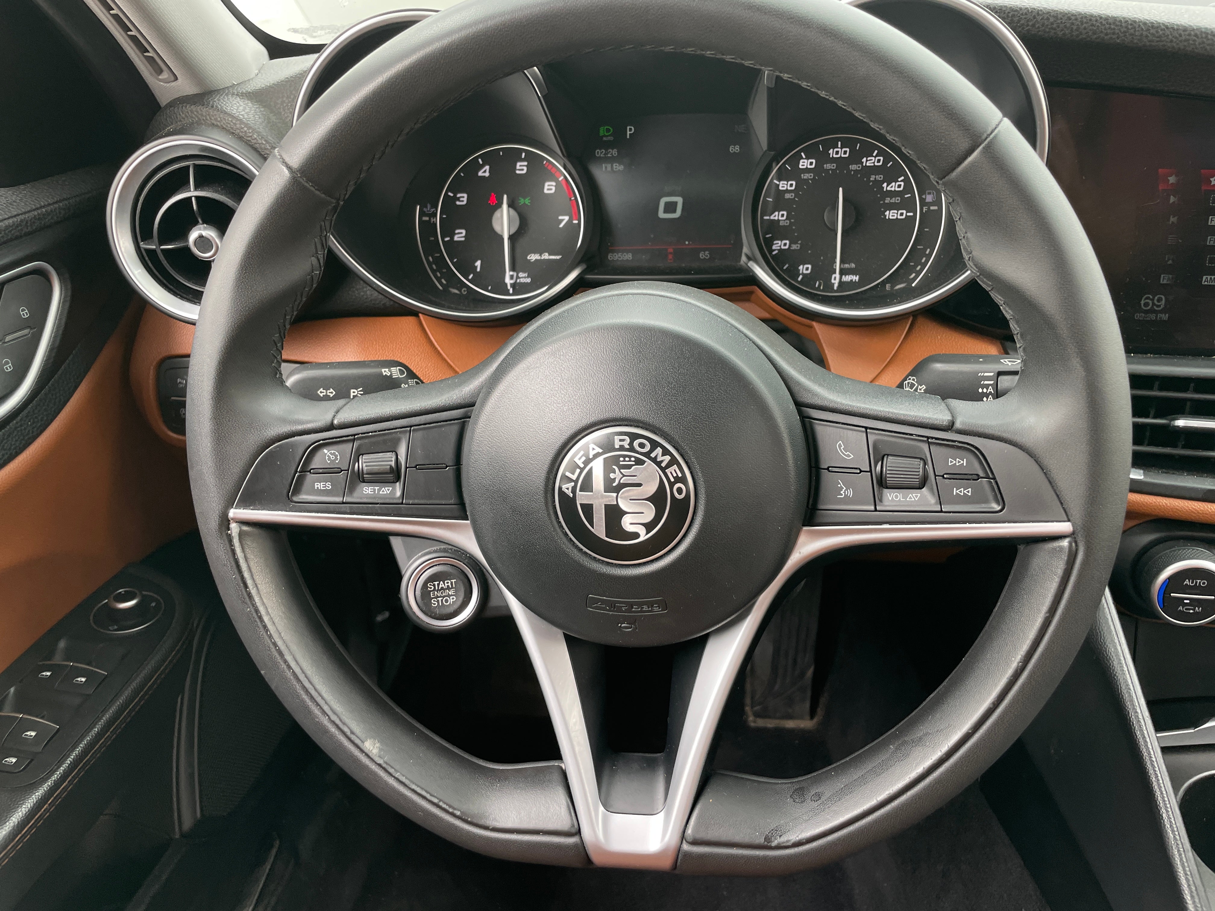 2017 Alfa Romeo Giulia Base 4