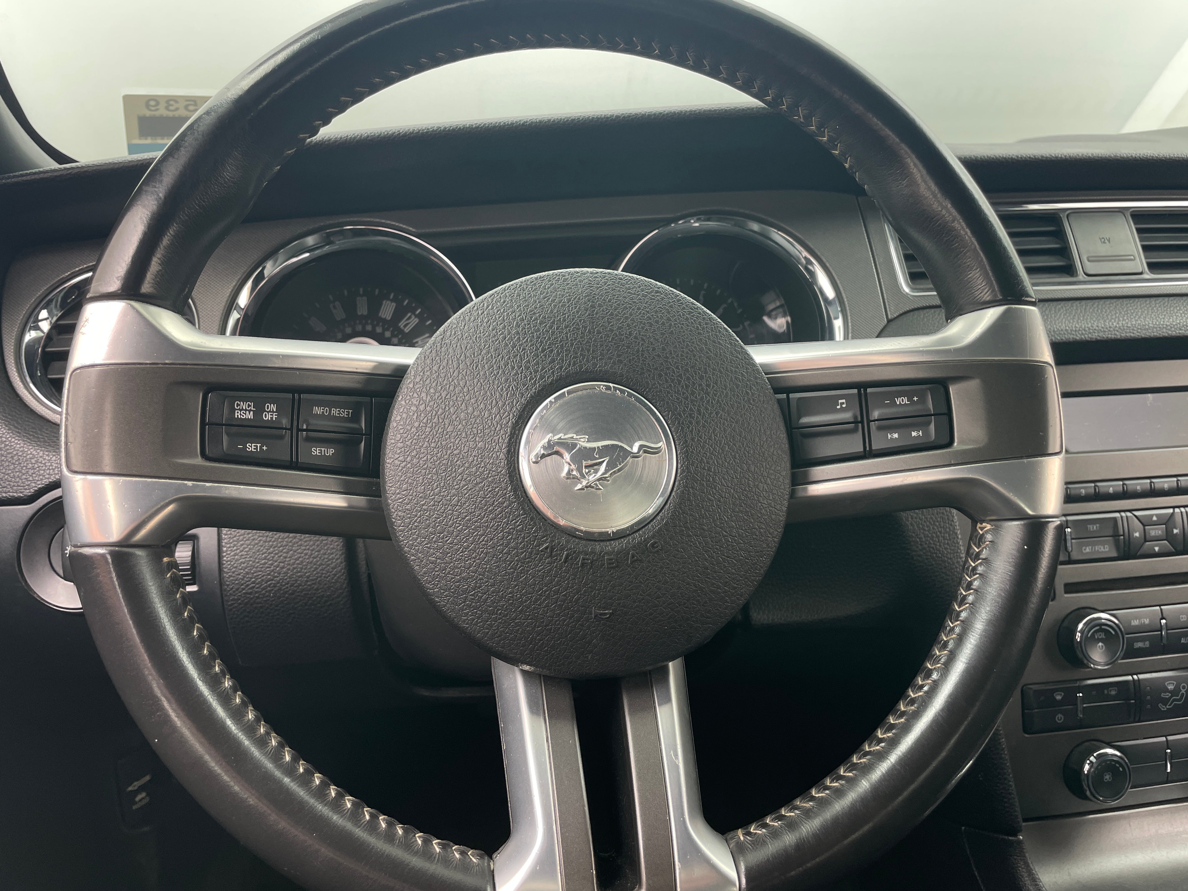 2014 Ford Mustang V6 4